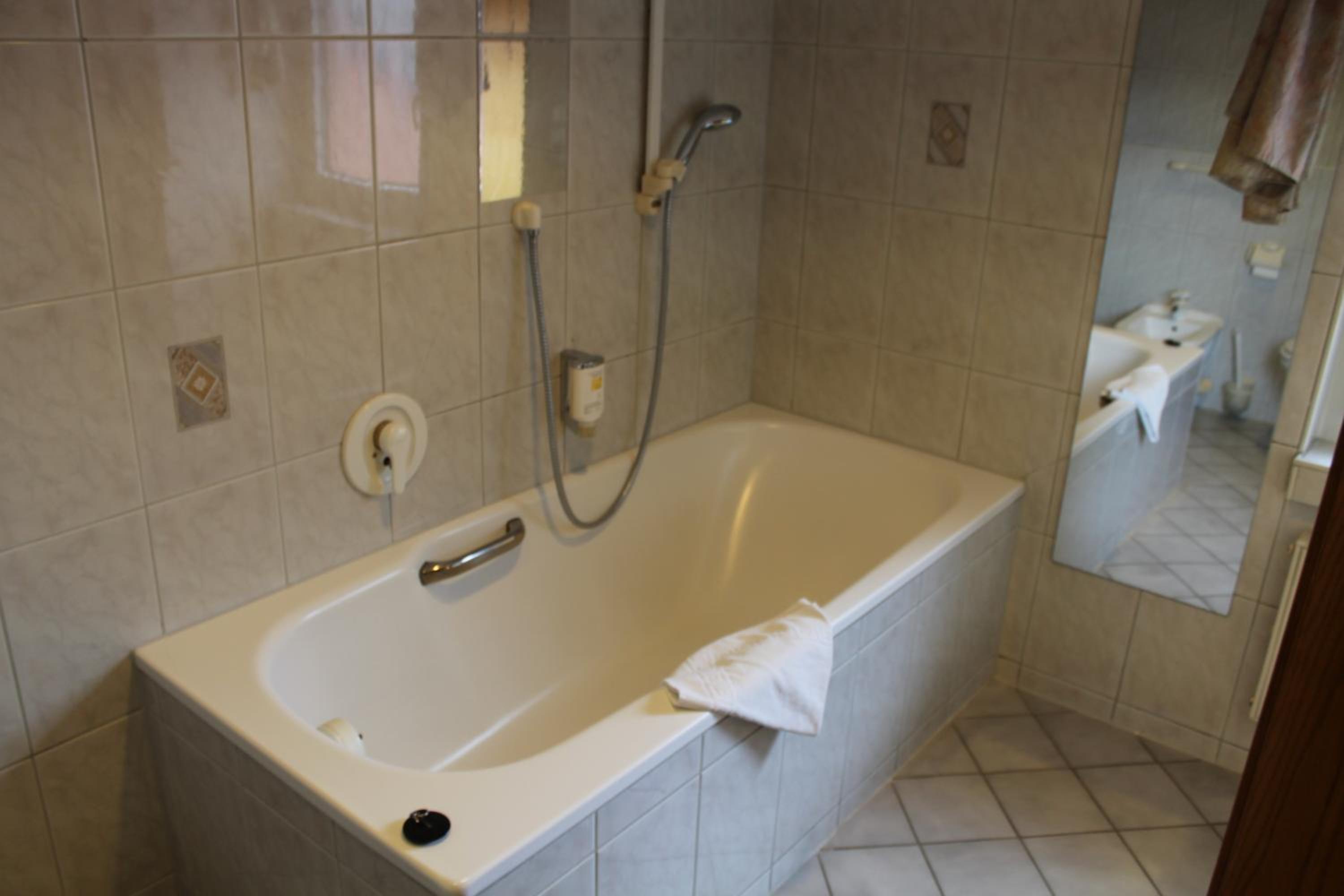 Standard Double Room - Photo 14