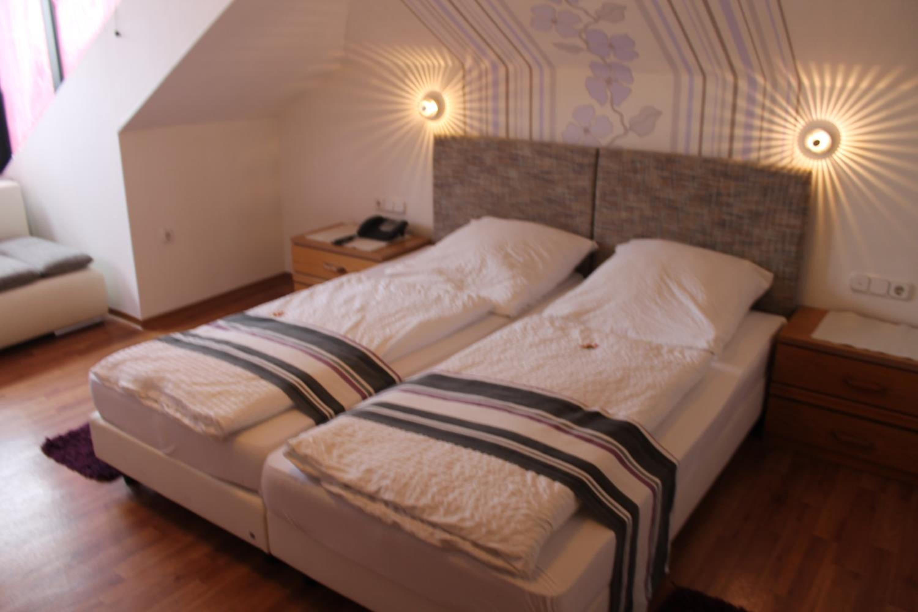 Standard Double Room - Photo 7