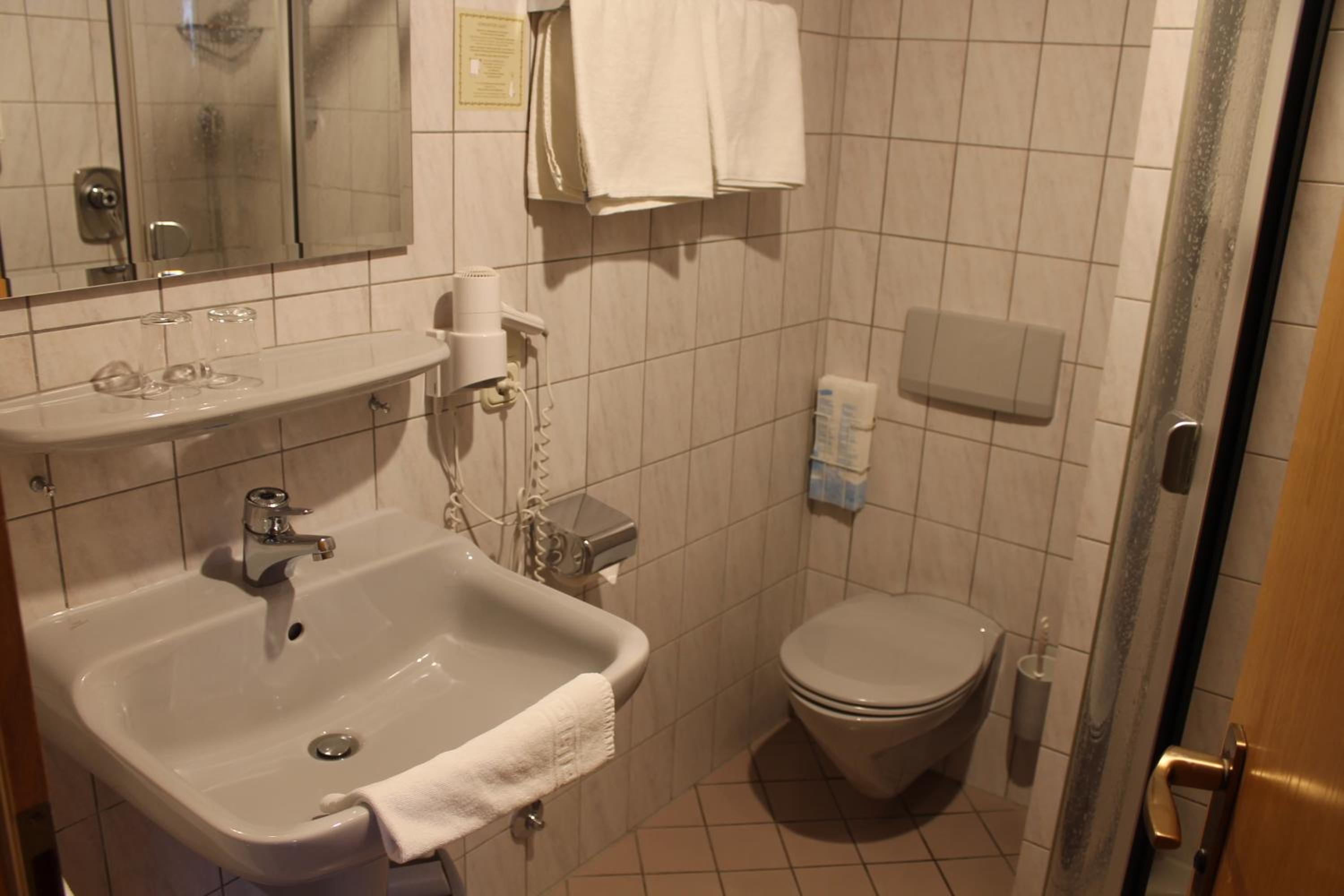 Standard Triple Room - Photo 8