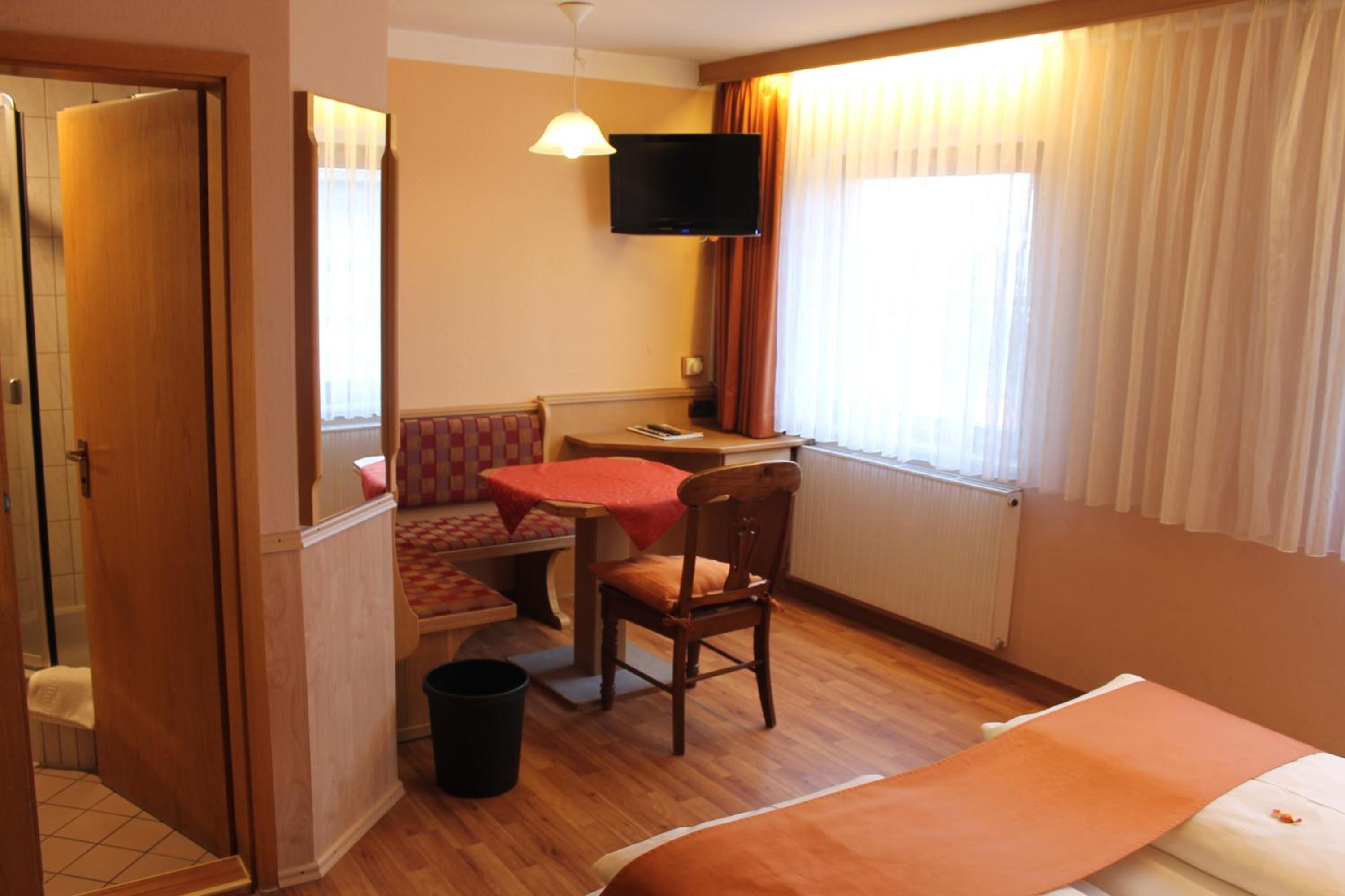 Standard Double Room - Photo 10