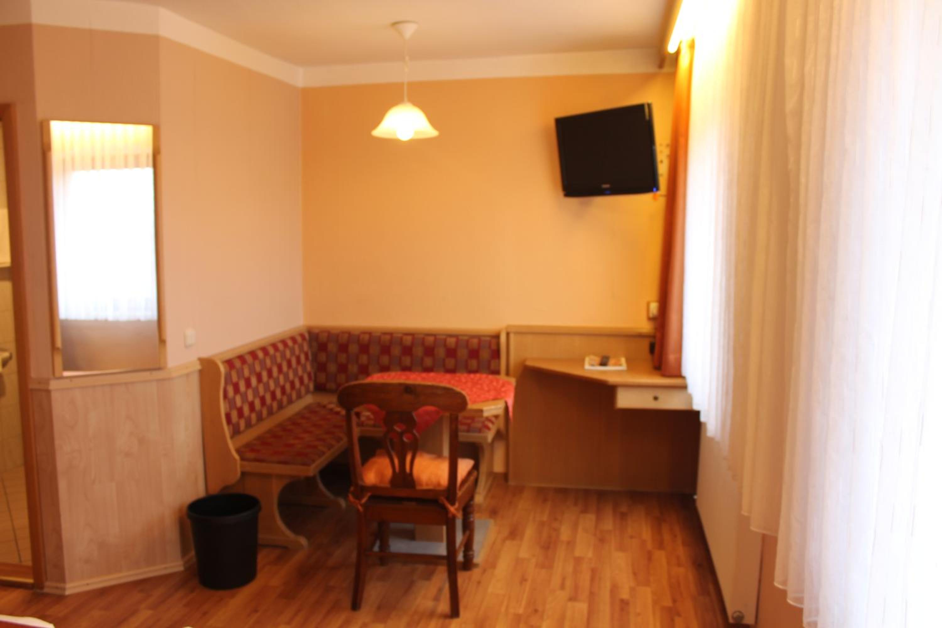 Standard Double Room - Photo 16