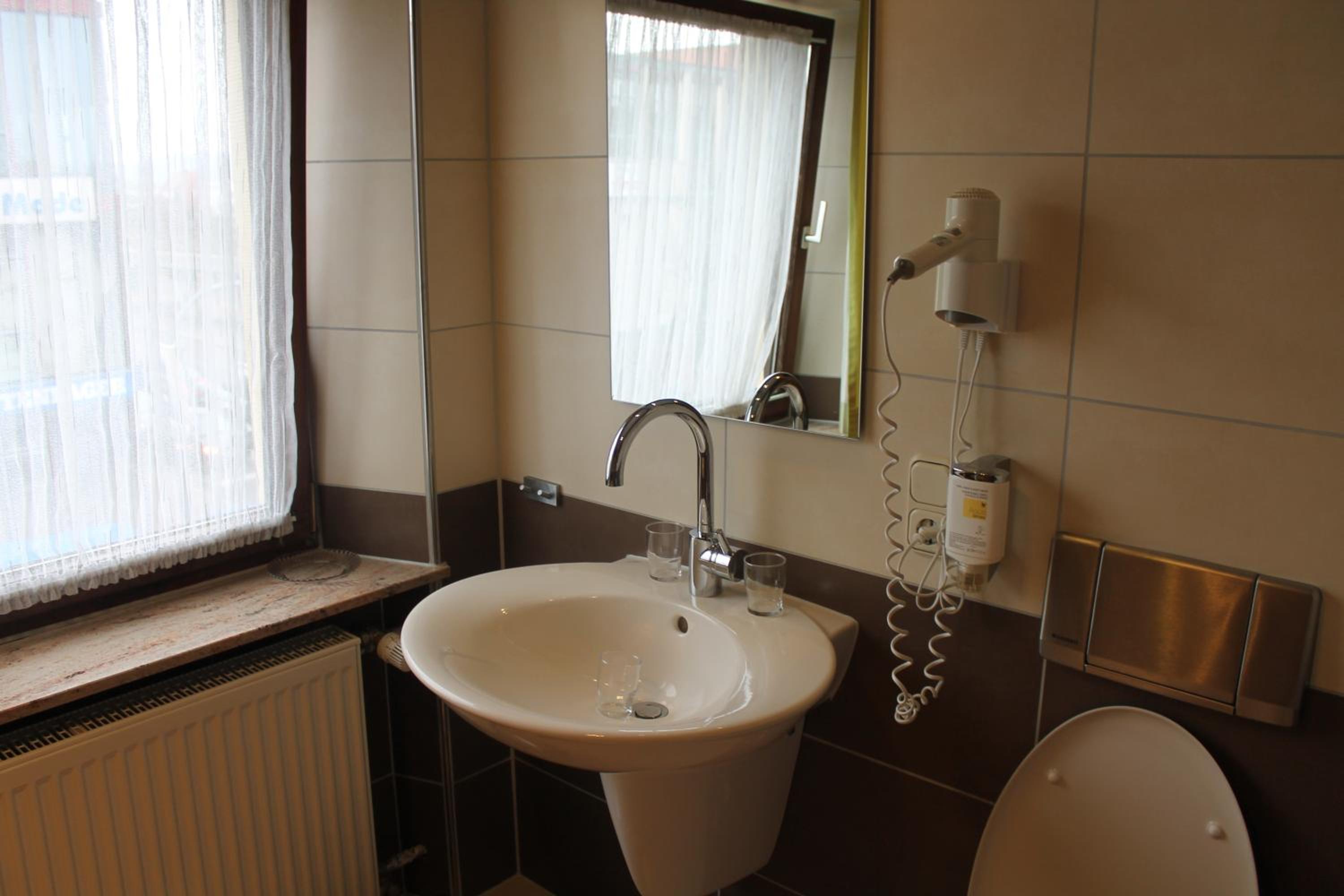 Standard Double Room - Photo 19