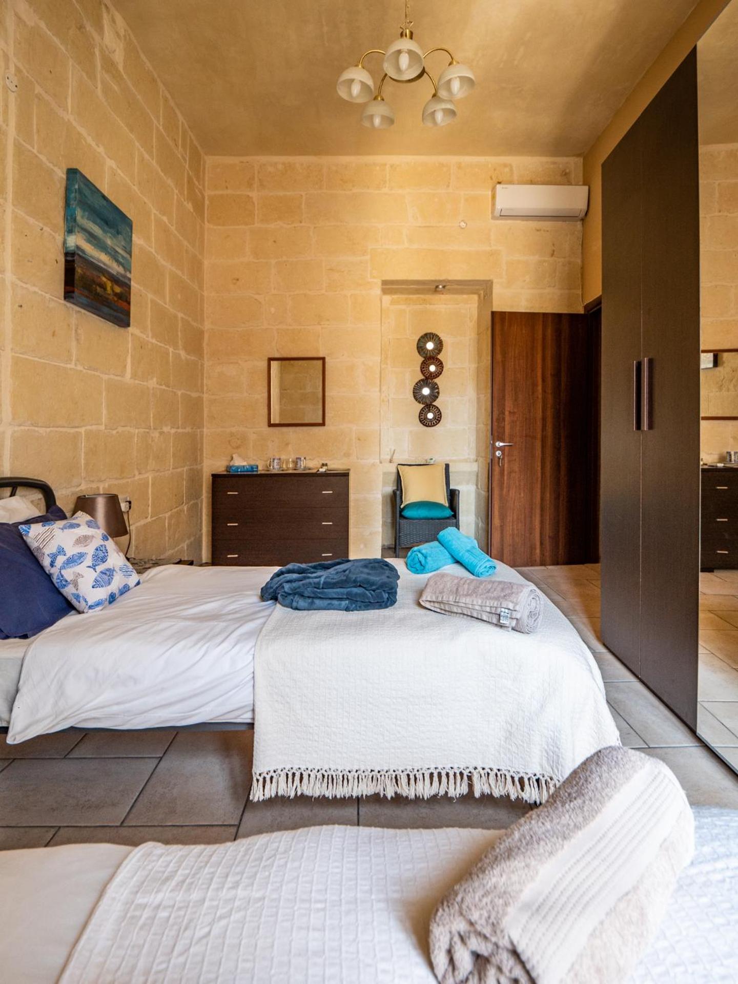 Triple Room With Shared Bathroom