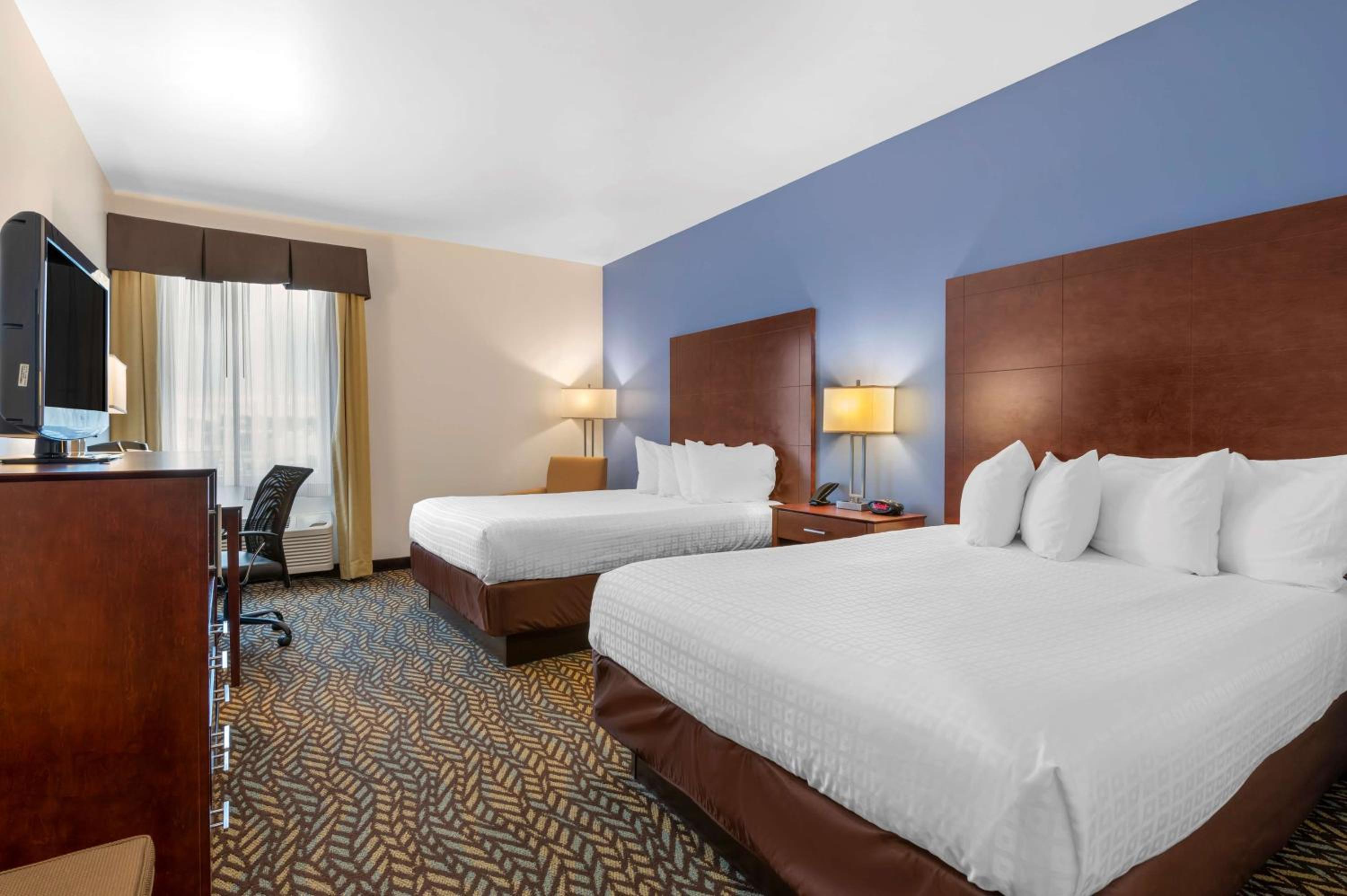 Queen Suite with Two Queen Beds