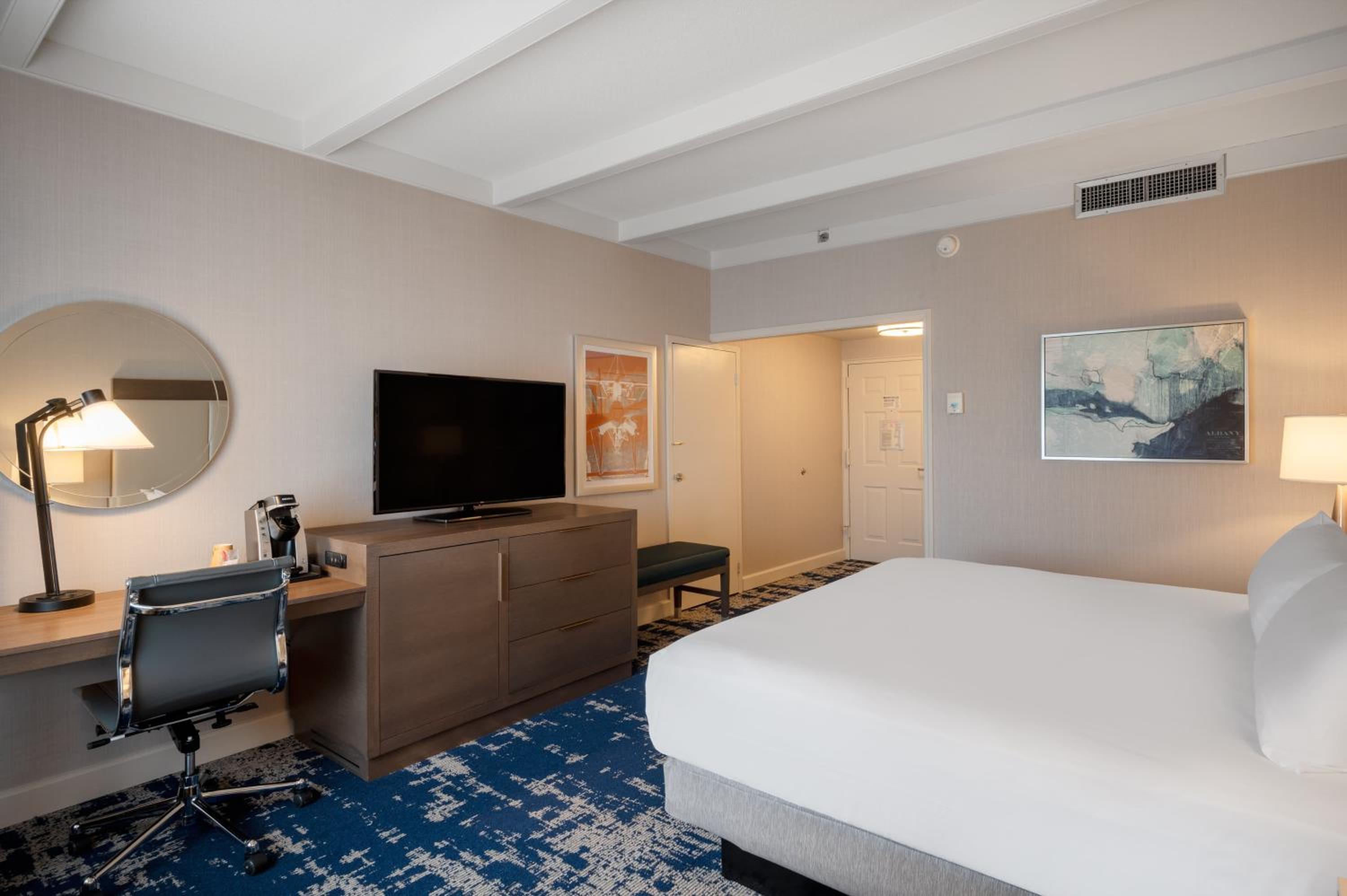 Standard King Room - Photo 4
