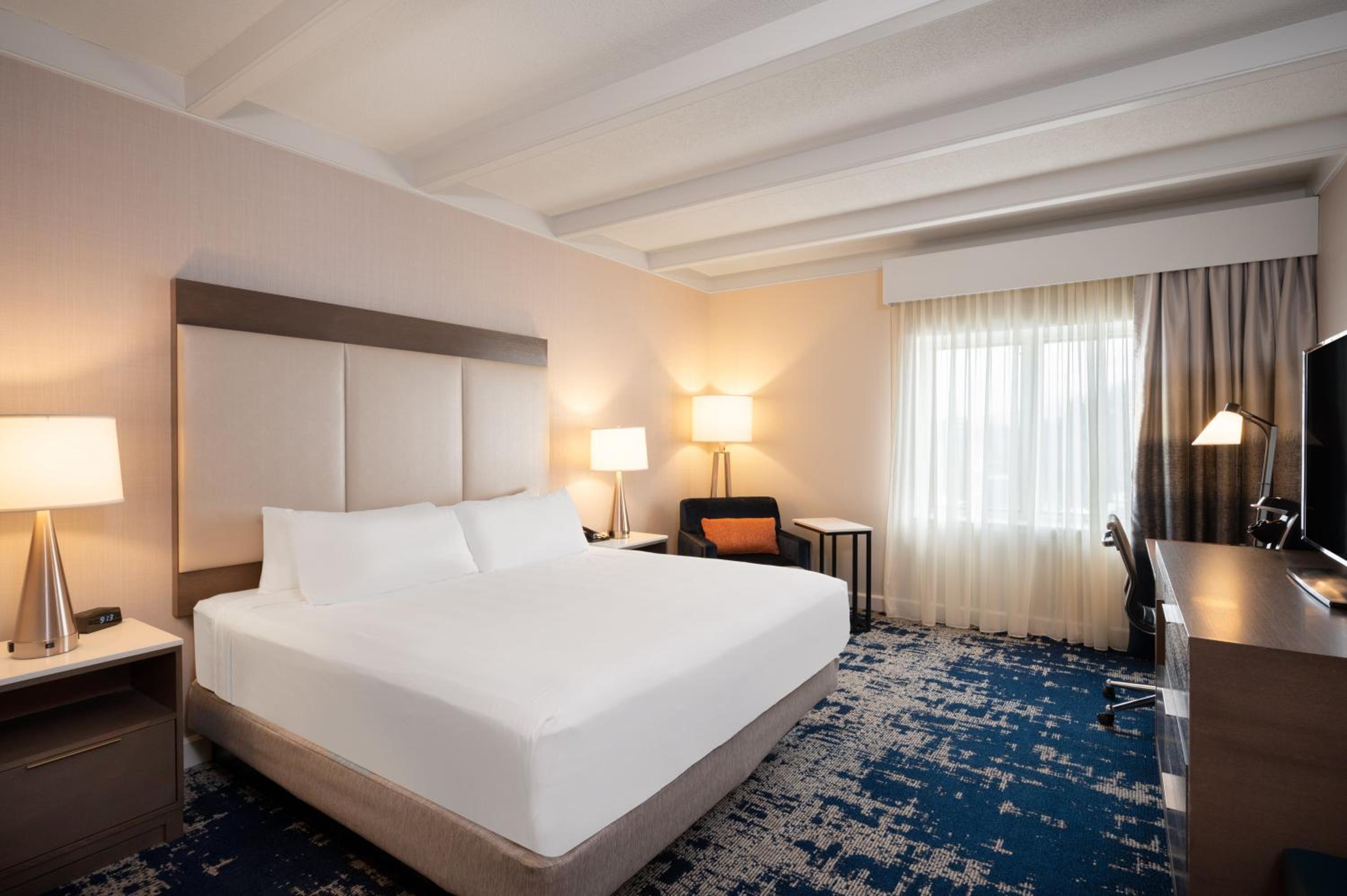 Standard King Room - Photo 2