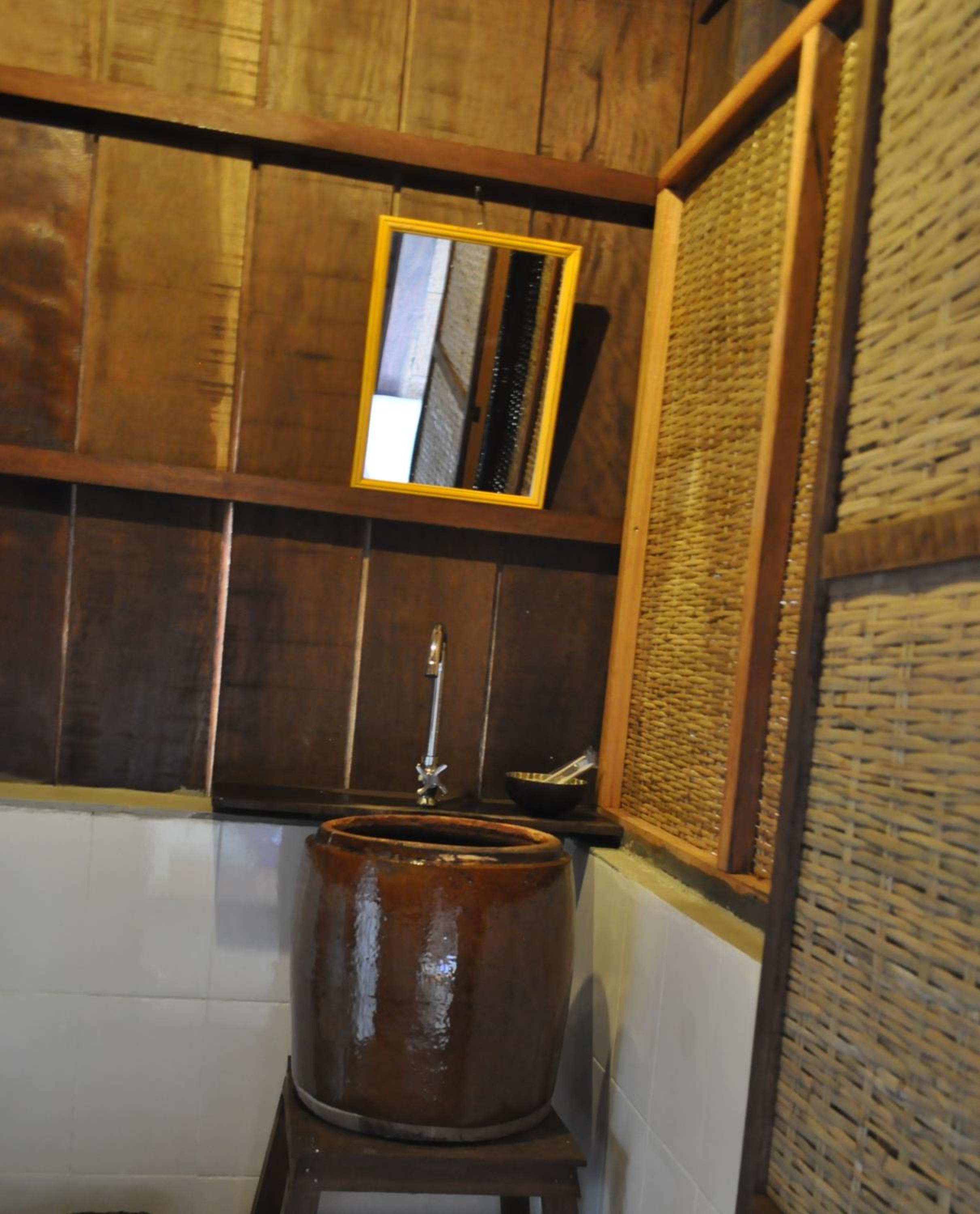 King Room with Balcony - Photo 20