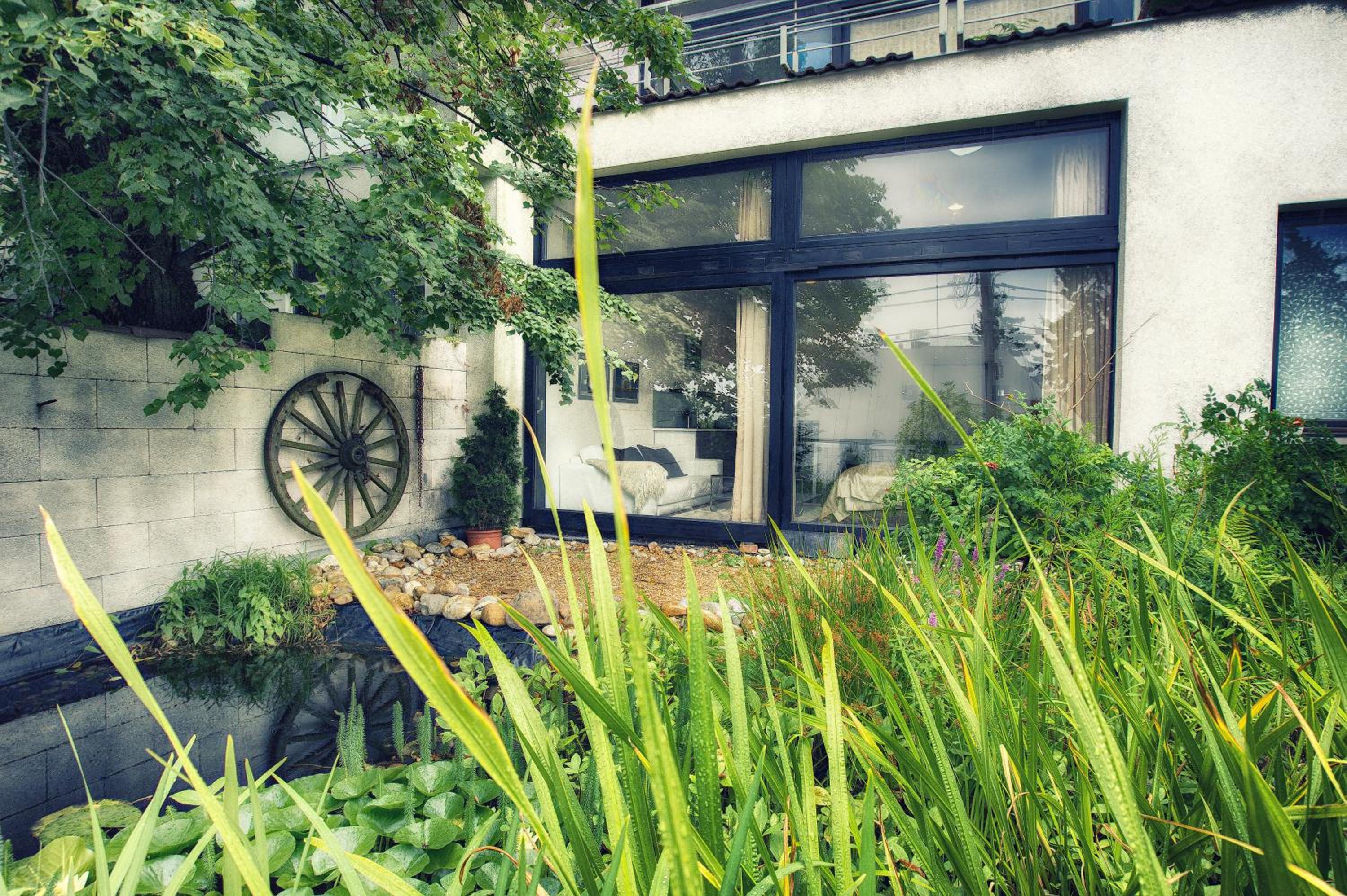 Apartment with Garden View - Photo 16