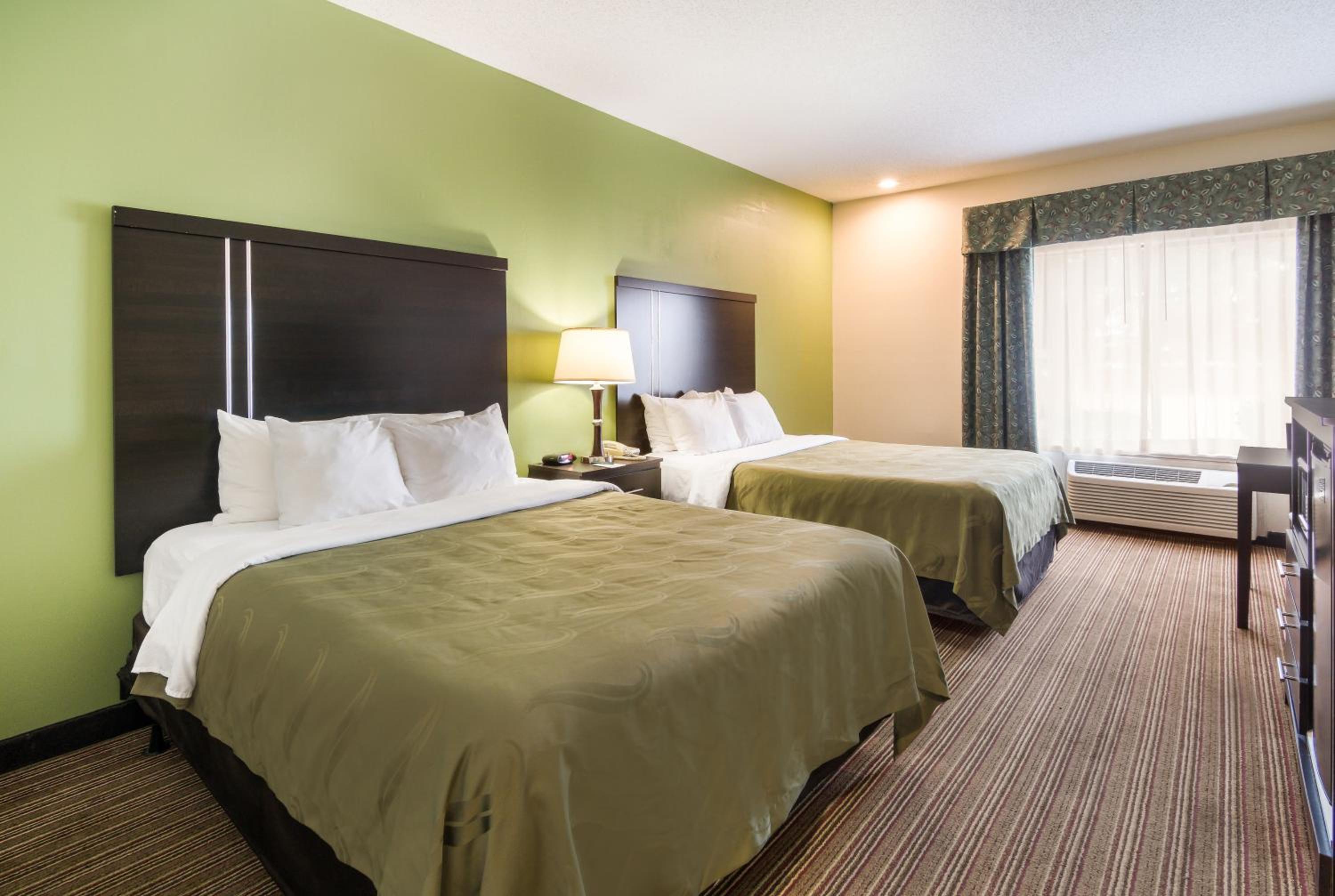 Queen Room with Two Queen Beds - Non-Smoking - Photo 1