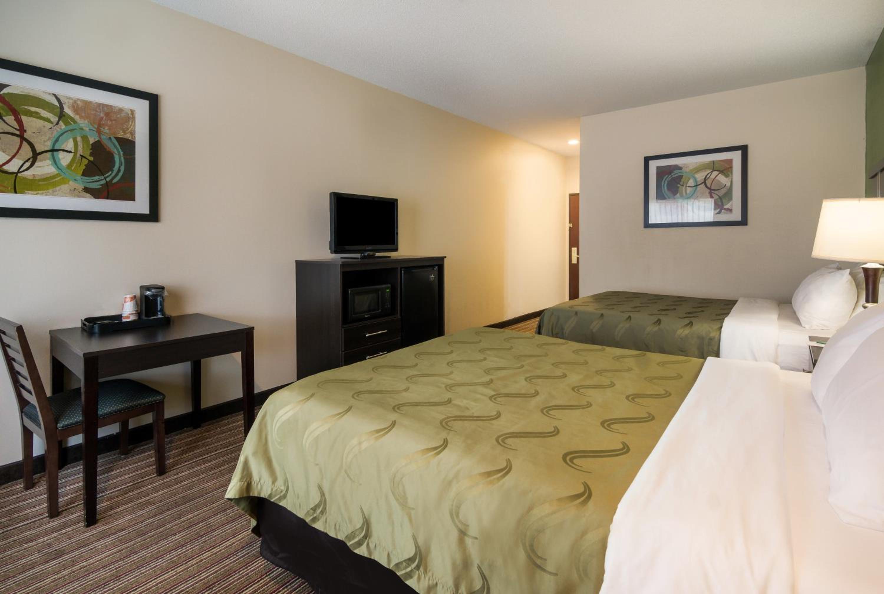 Queen Room with Two Queen Beds - Accessible/Non-Smoking  - Photo 3