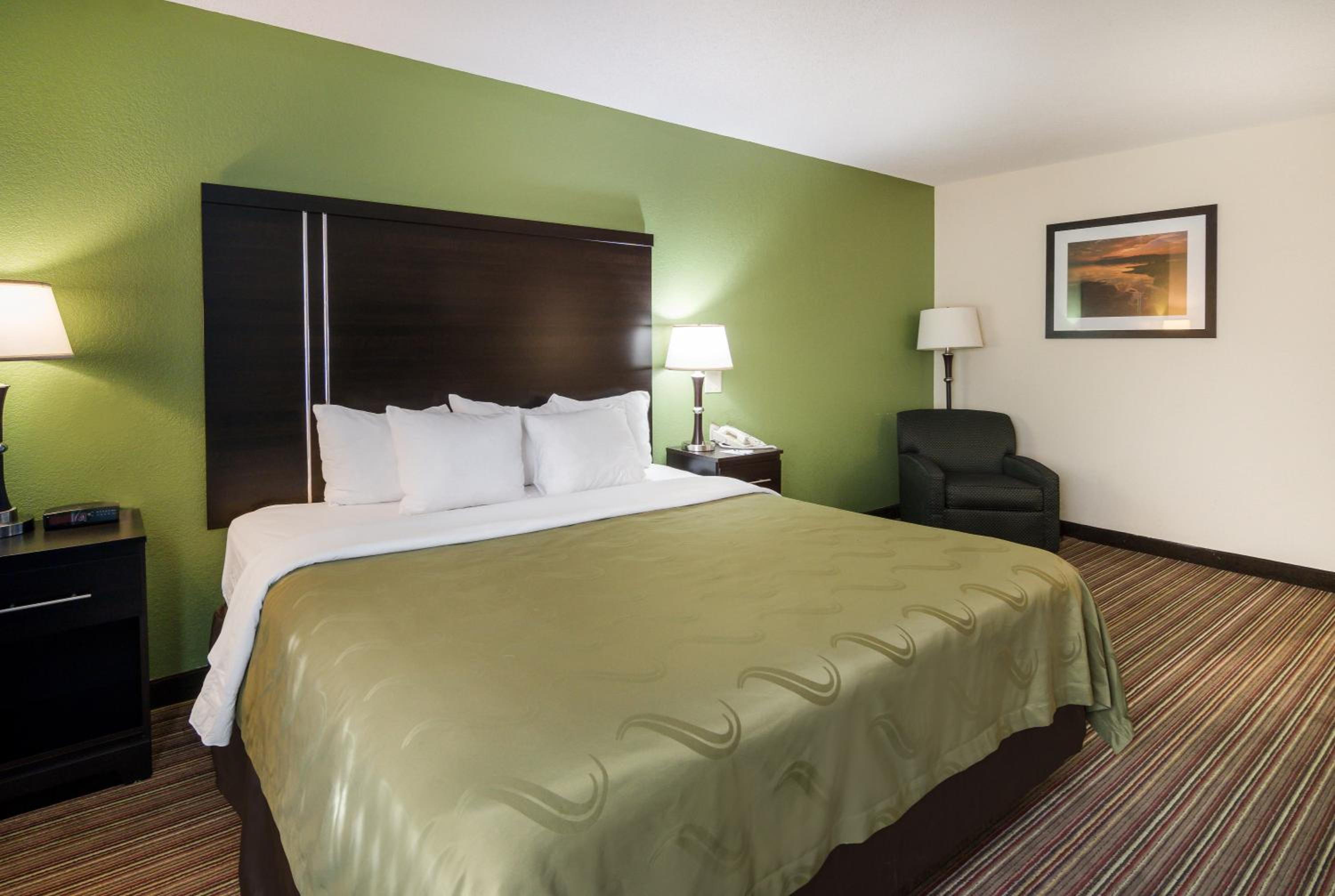 King Room - Non-Smoking - Photo 3
