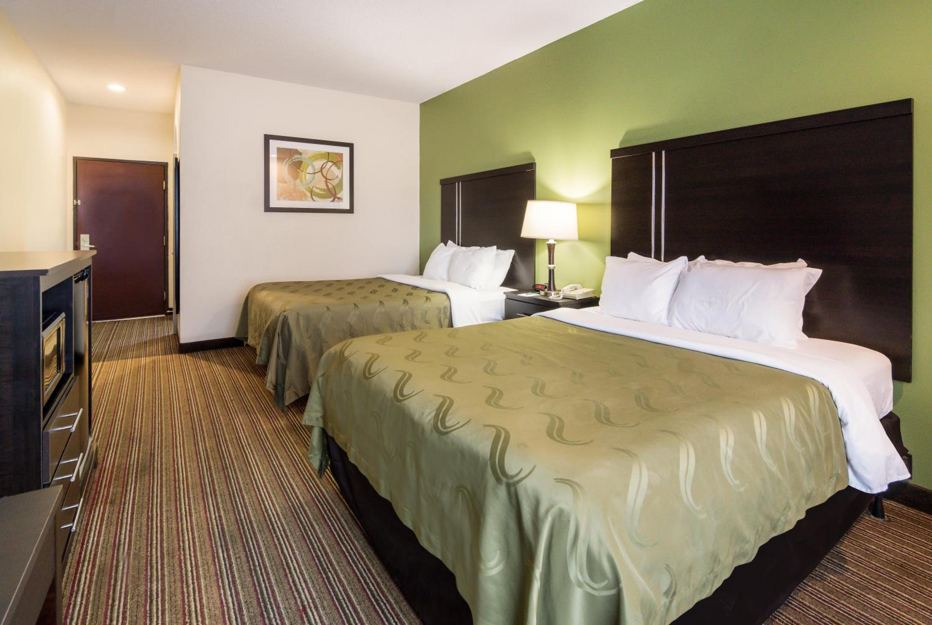 Queen Room with Two Queen Beds - Accessible/Non-Smoking  - Photo 6