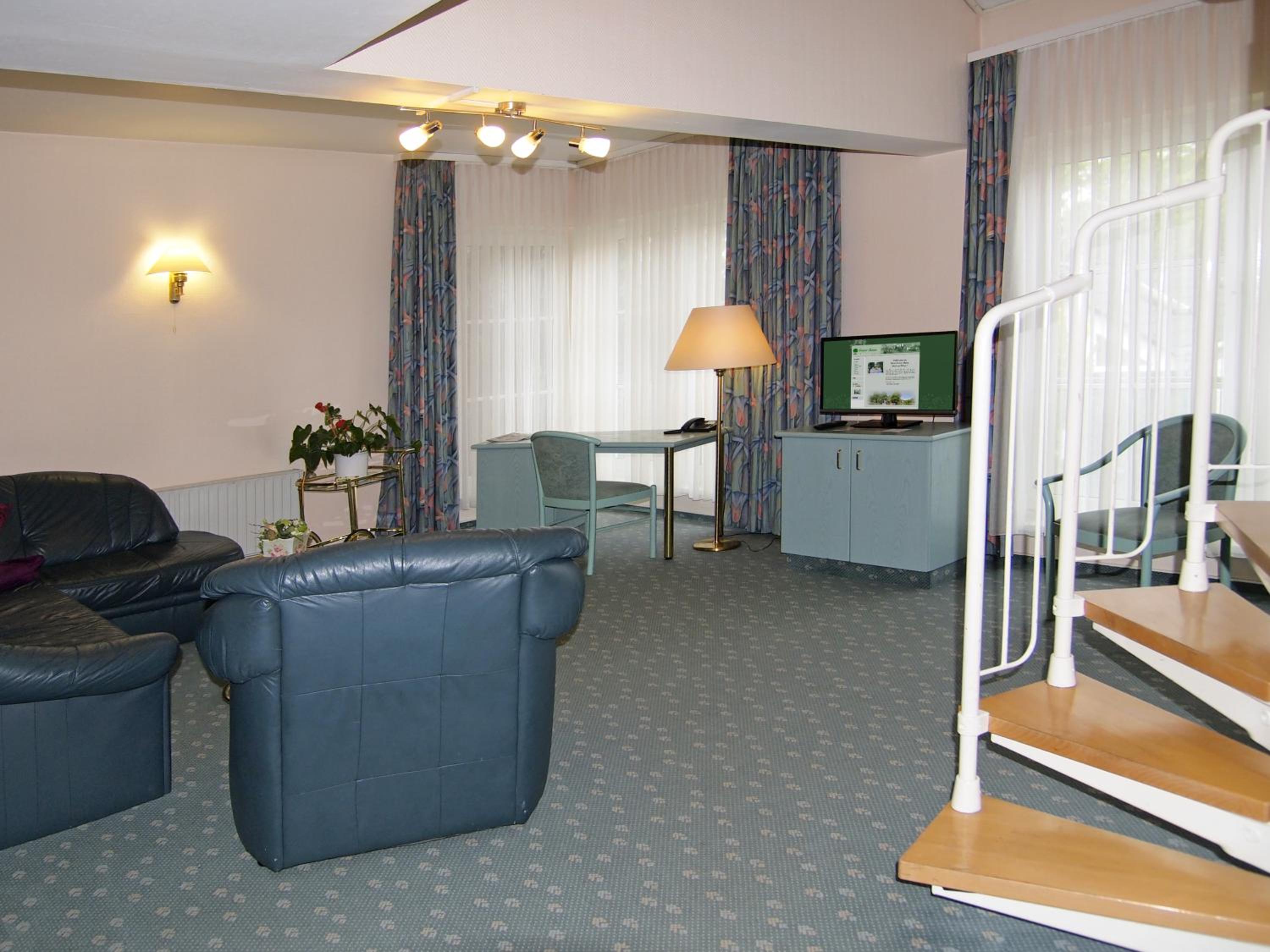 Apartment - Split Level - Photo 2