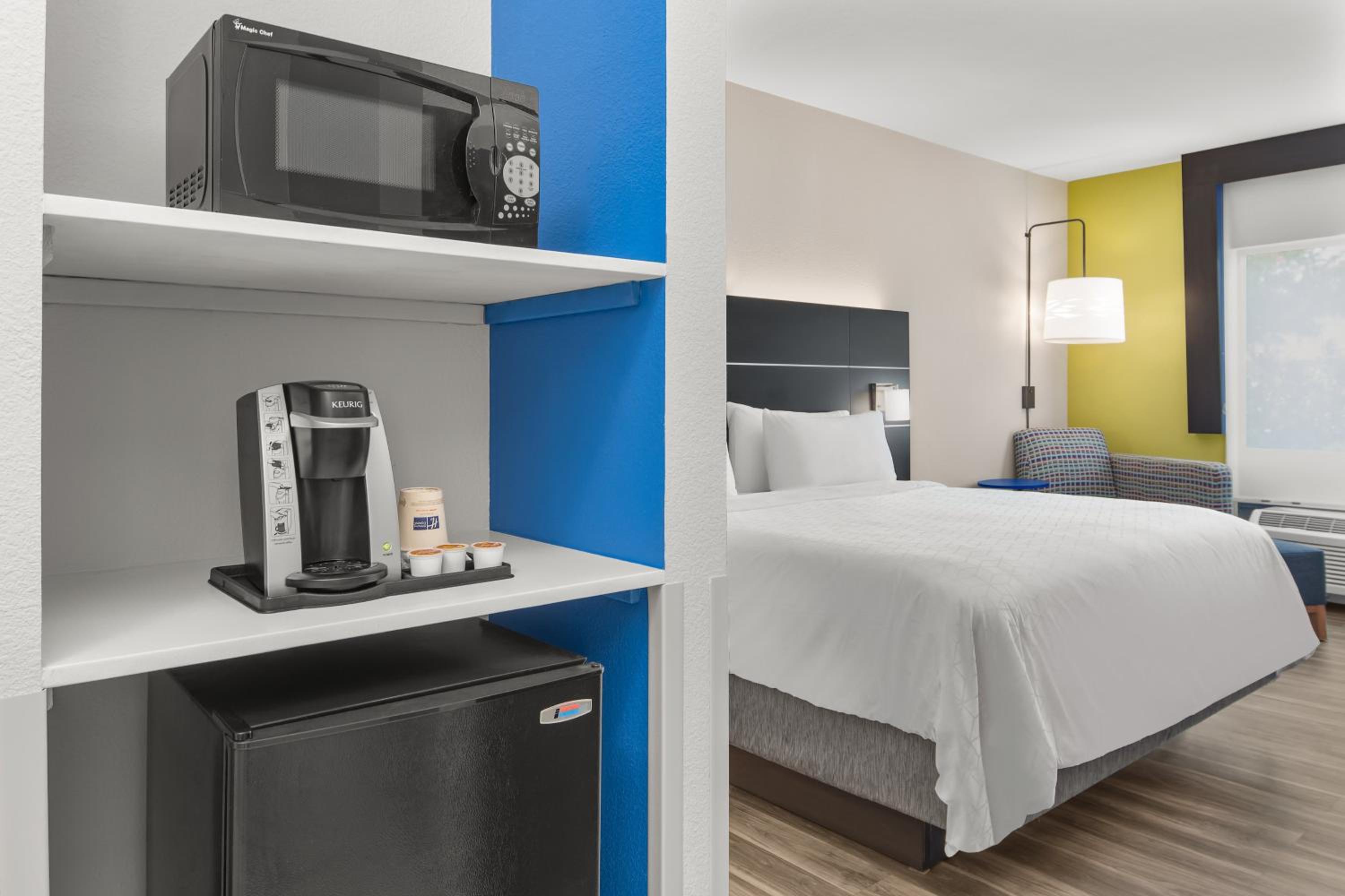 Standard King Room - Photo 2