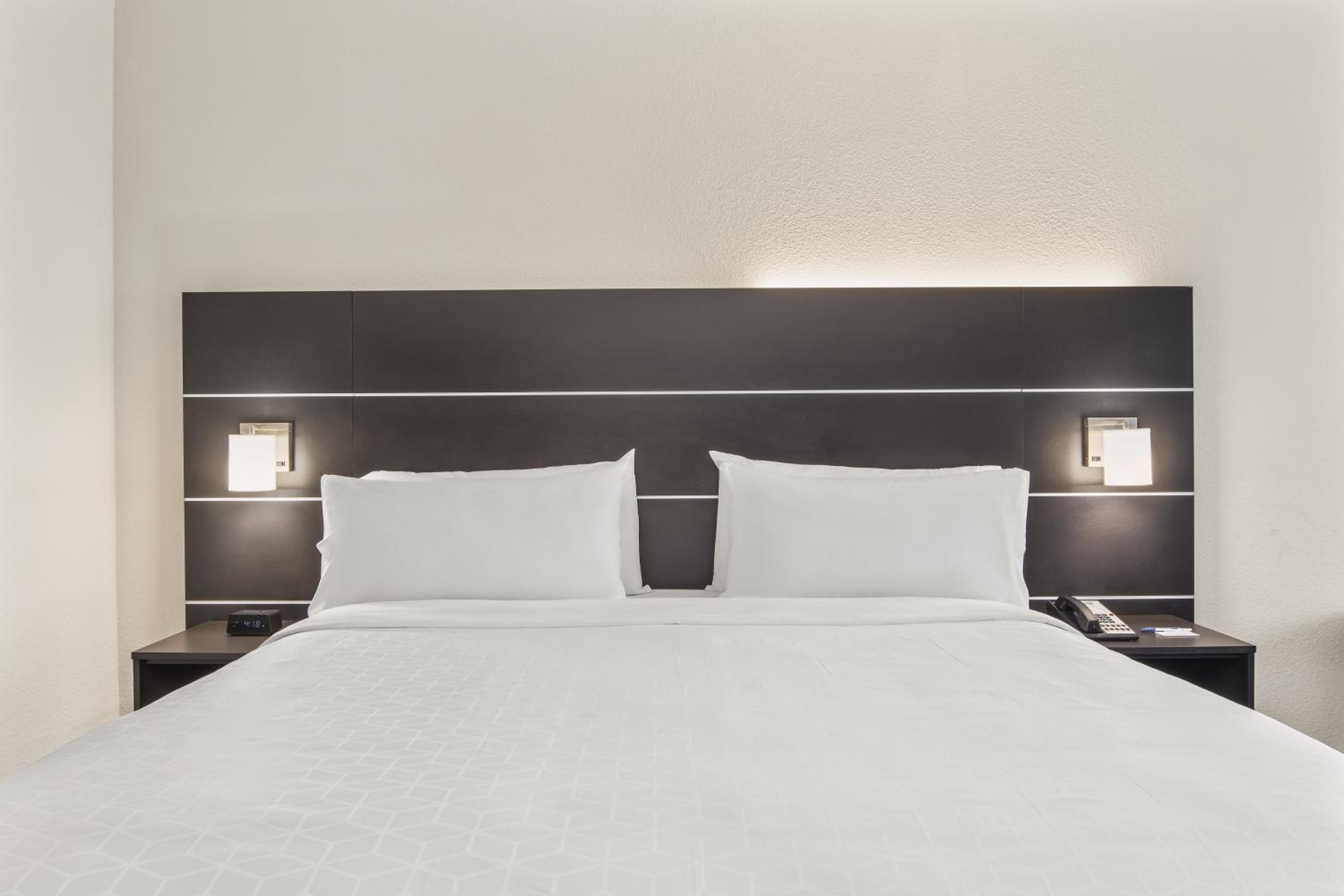 Standard King Room - Photo 3