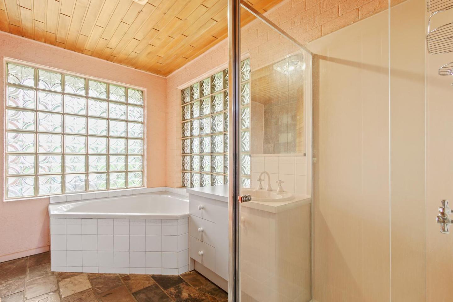 Four-Bedroom Vacation Home photo 3