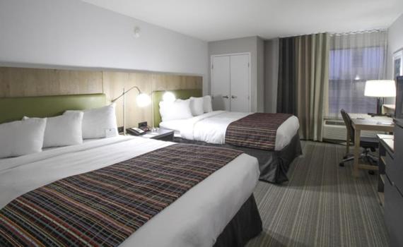 Queen Room with Two Queen Beds - Photo 4