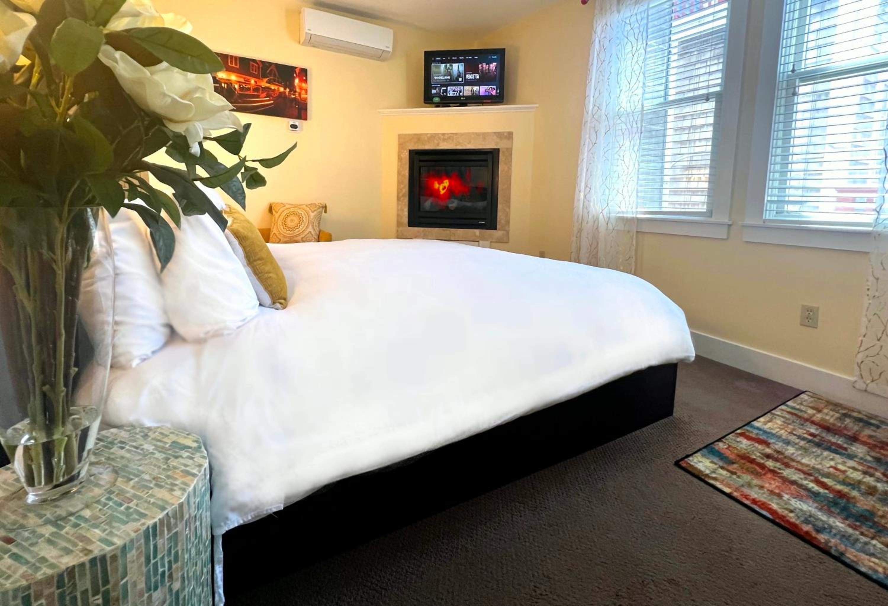 King Room with Fireplace photo 2