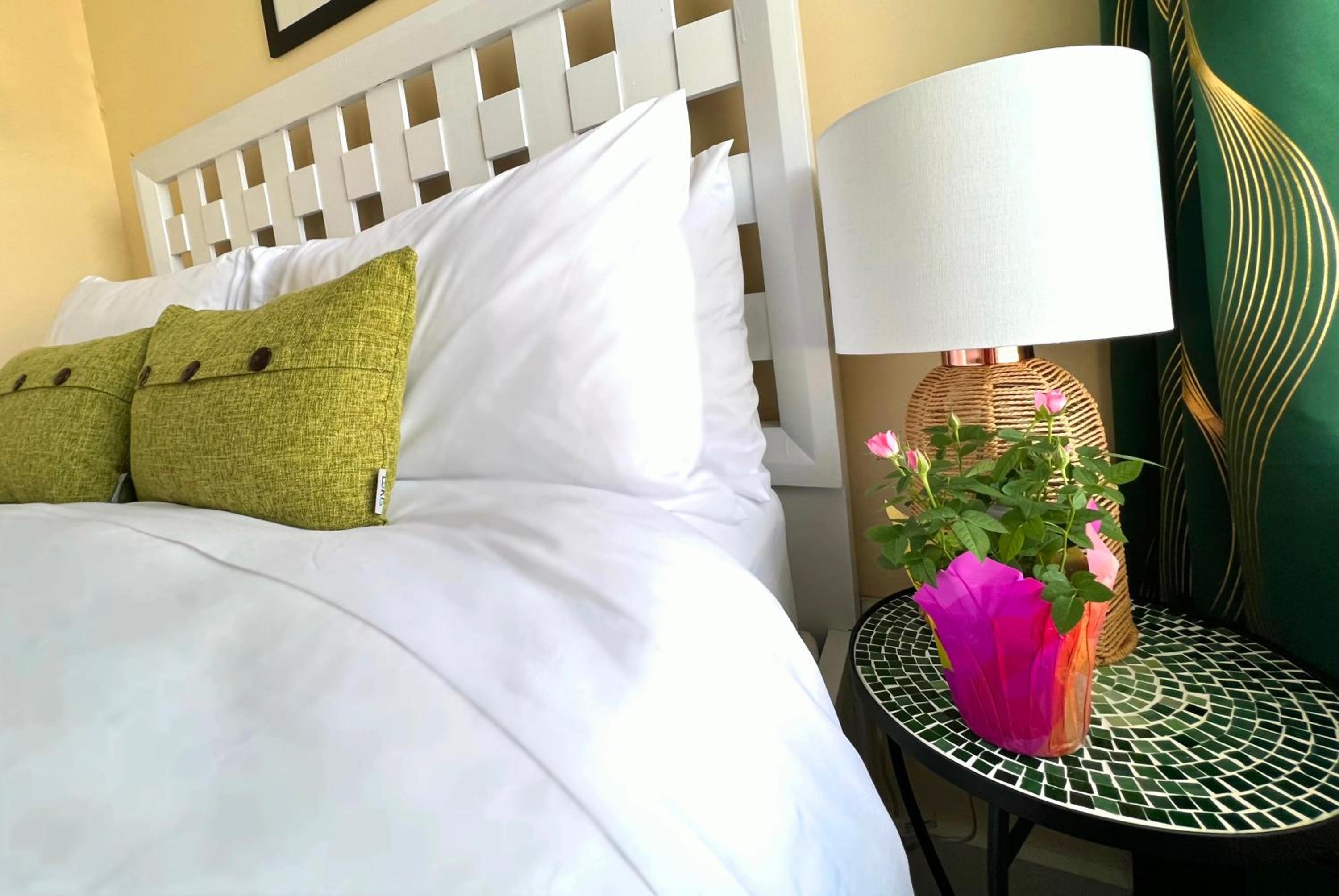 Queen Bed with Shared Bathroom photo 2