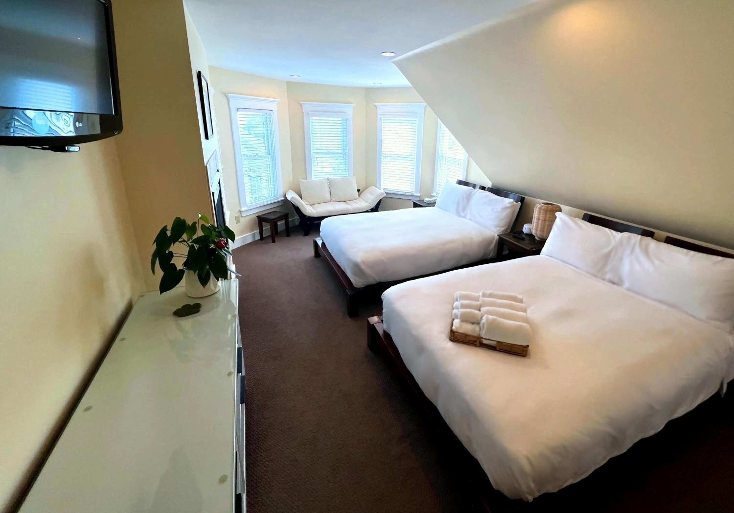 Double Room with Two Double Beds and Fireplace photo 1