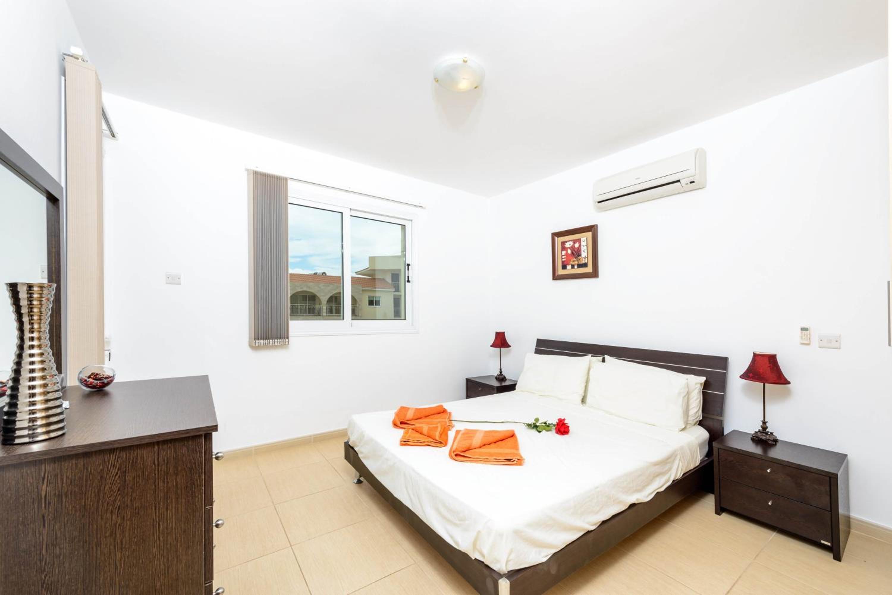 One-Bedroom Apartment with Balcony photo 3