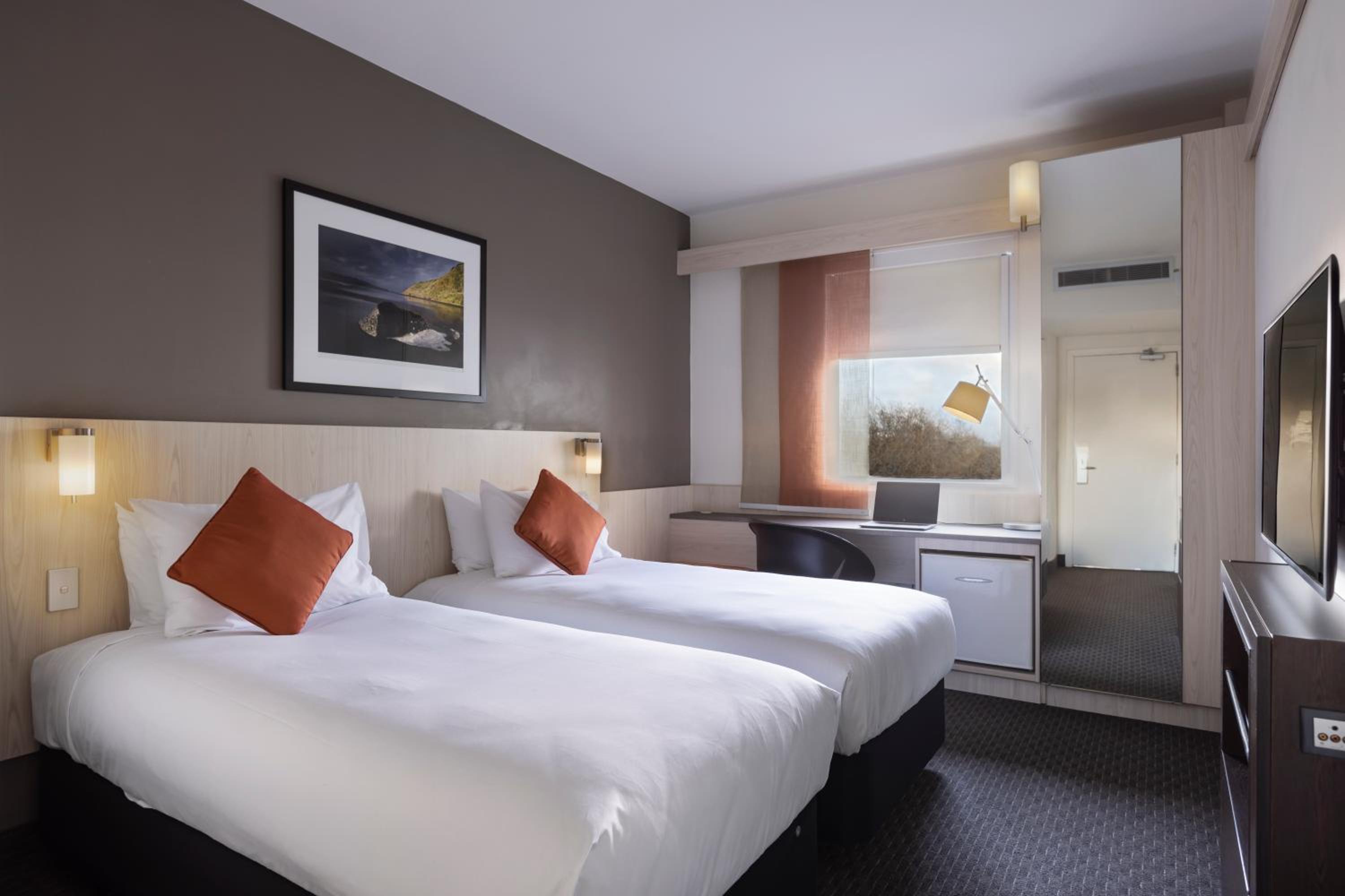 Standard Twin Room - Photo 1