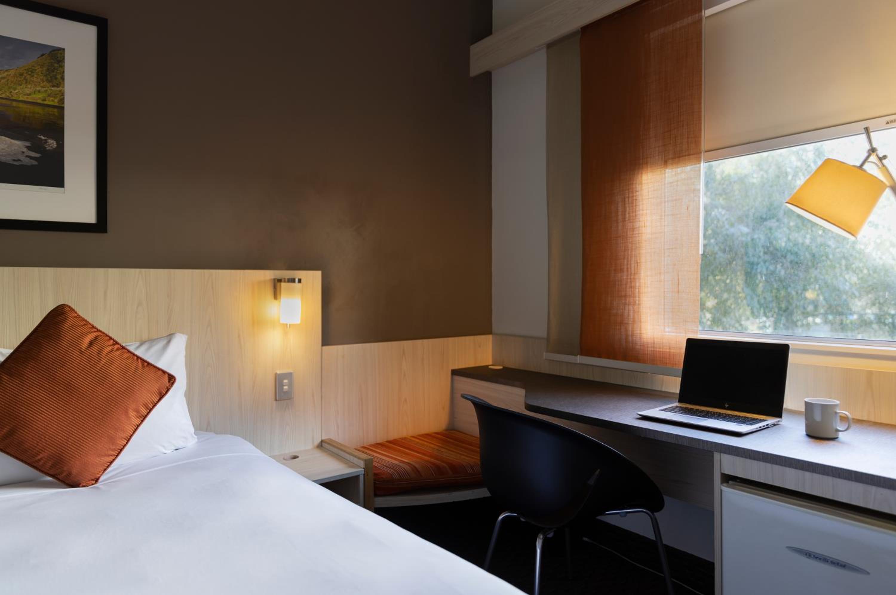 Standard Twin Room - Photo 2