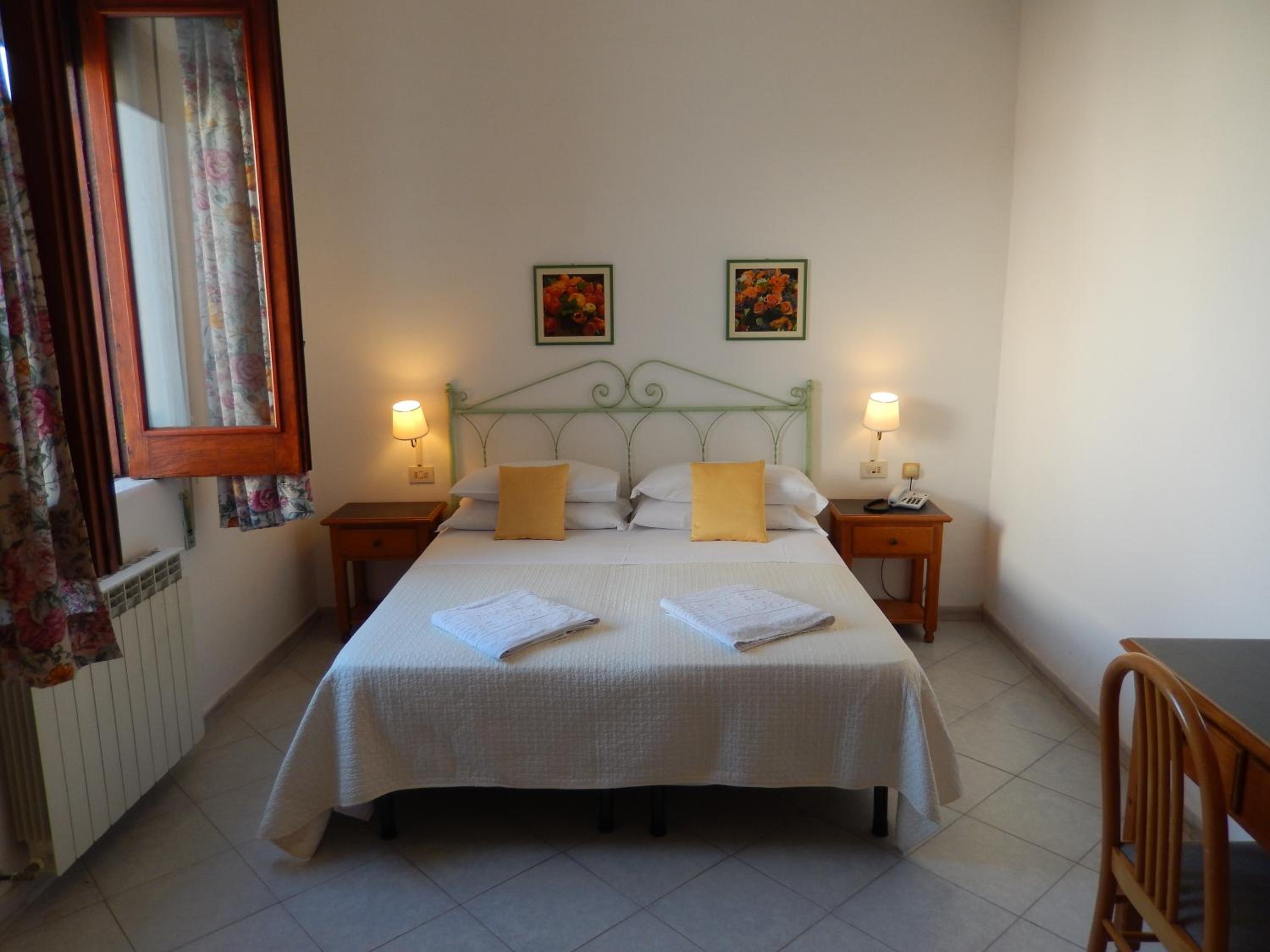 Economy Double Room photo 3