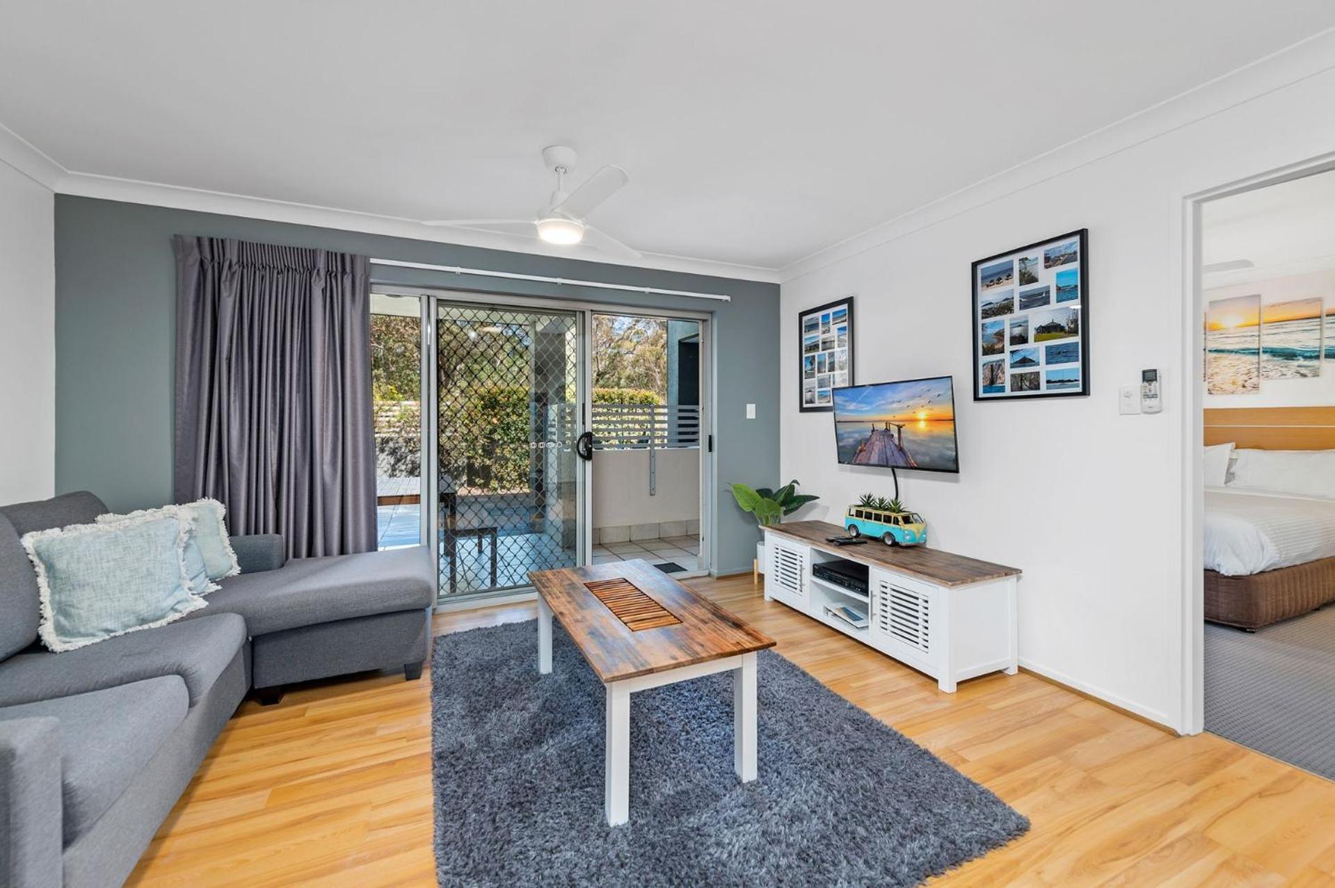 One-Bedroom Apartment photo 1
