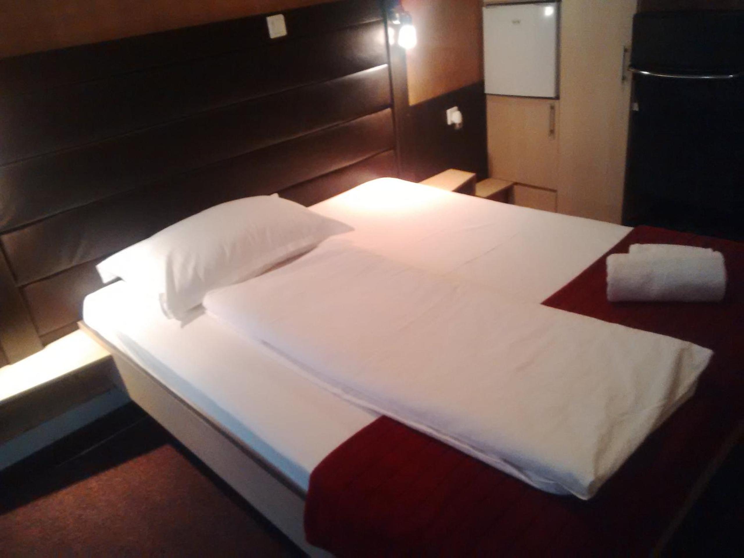Economy Double Room with Balcony - Photo 10