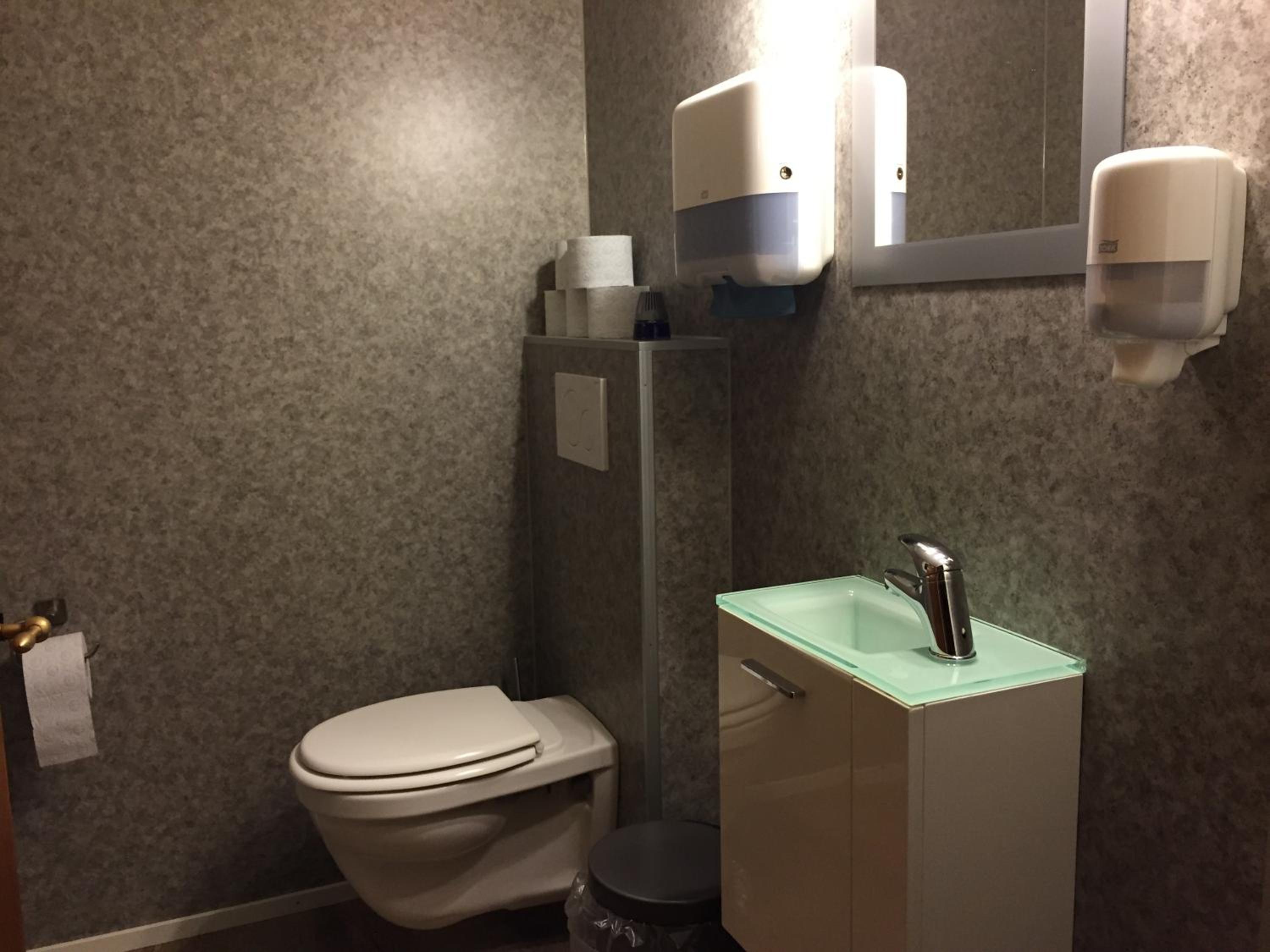 Single Room with Shared Bathroom photo 3