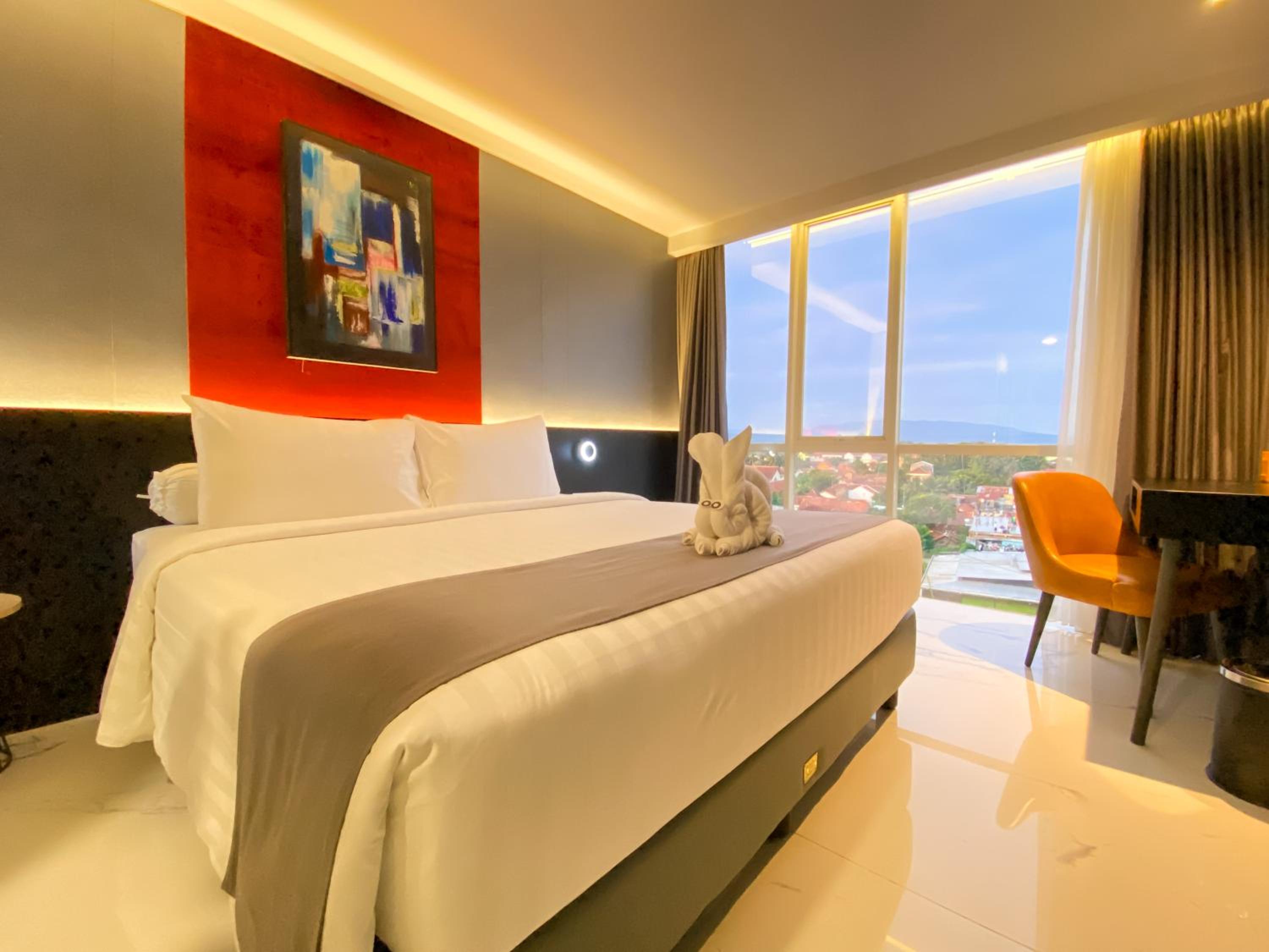 Deluxe Queen Room - Photo 2