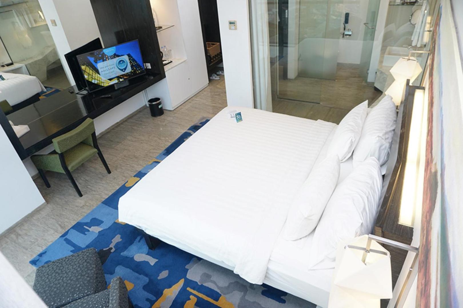 Superior King Room with Ocean View - Photo 6