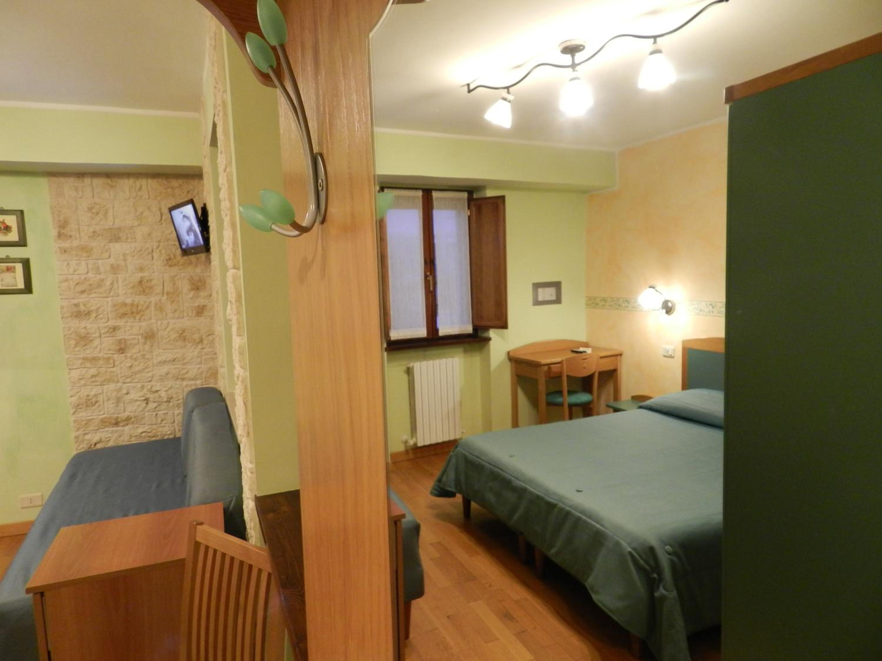 Double Room - Photo 13