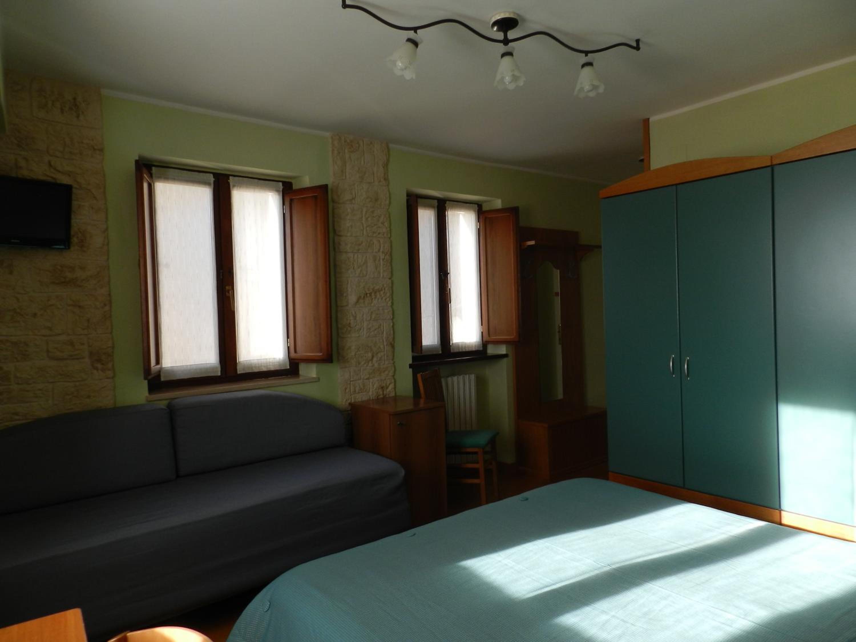Double Room - Photo 7