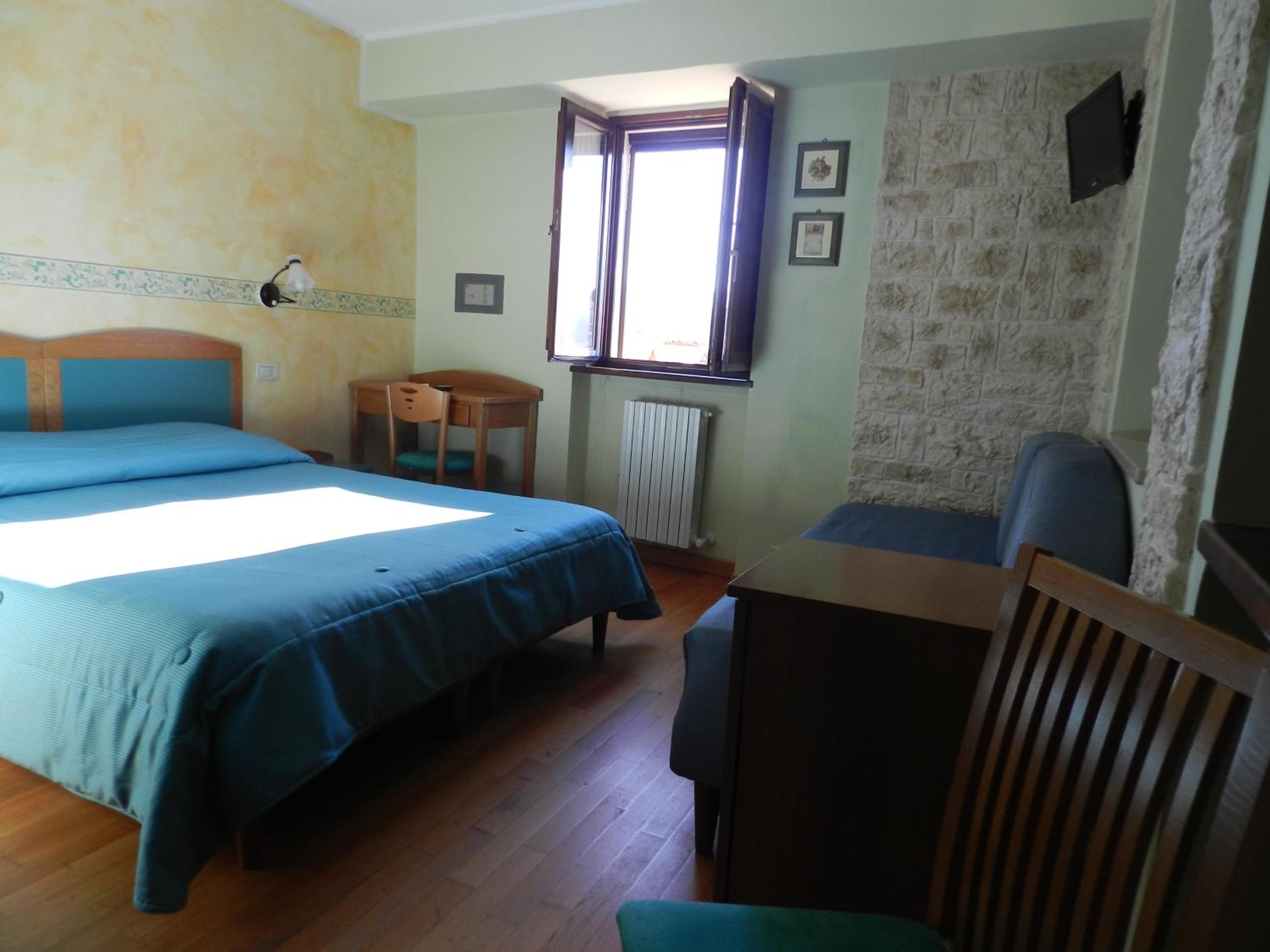 Double Room - Photo 9