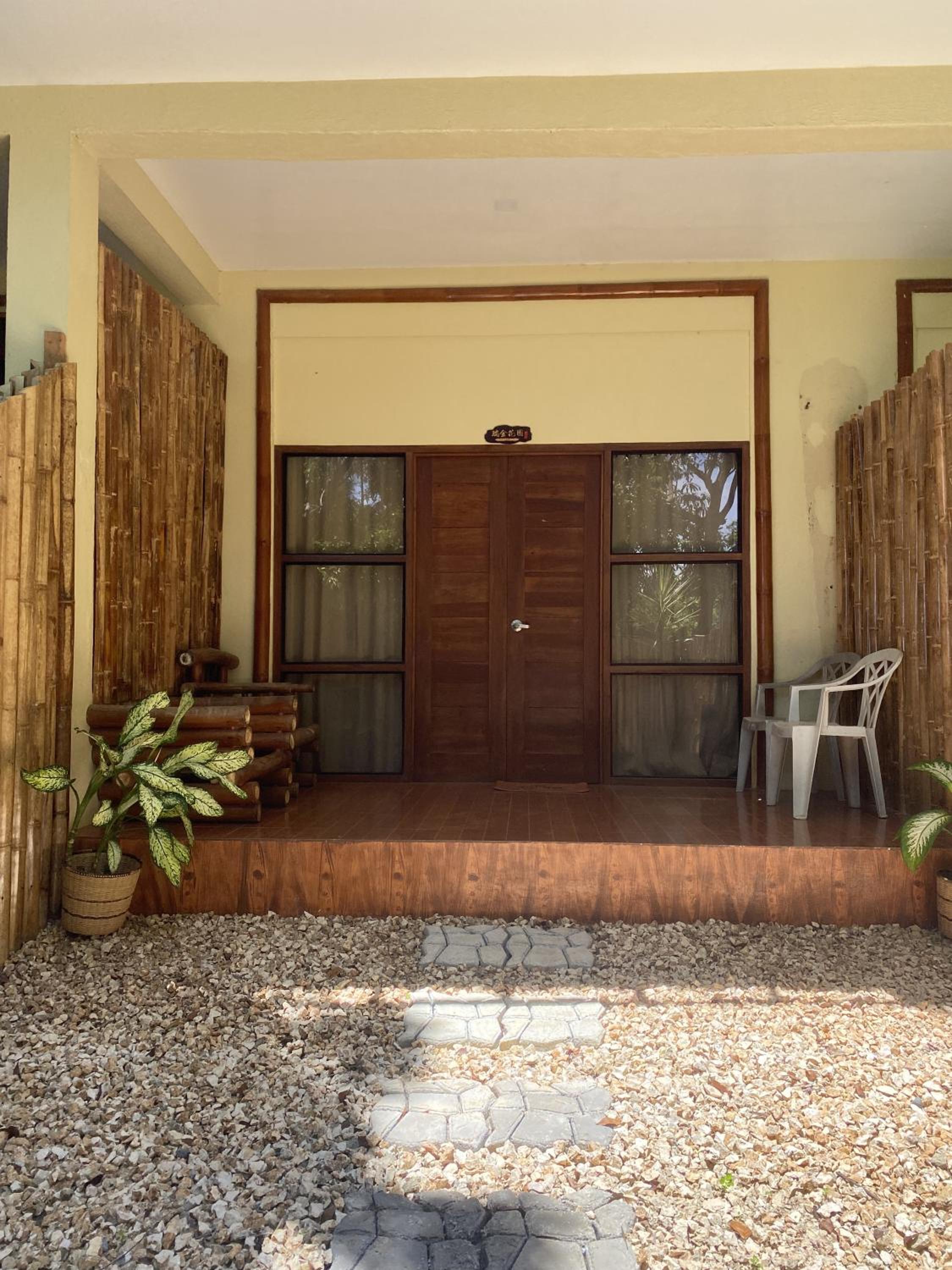 Quadruple Room with Private Bathroom photo 2