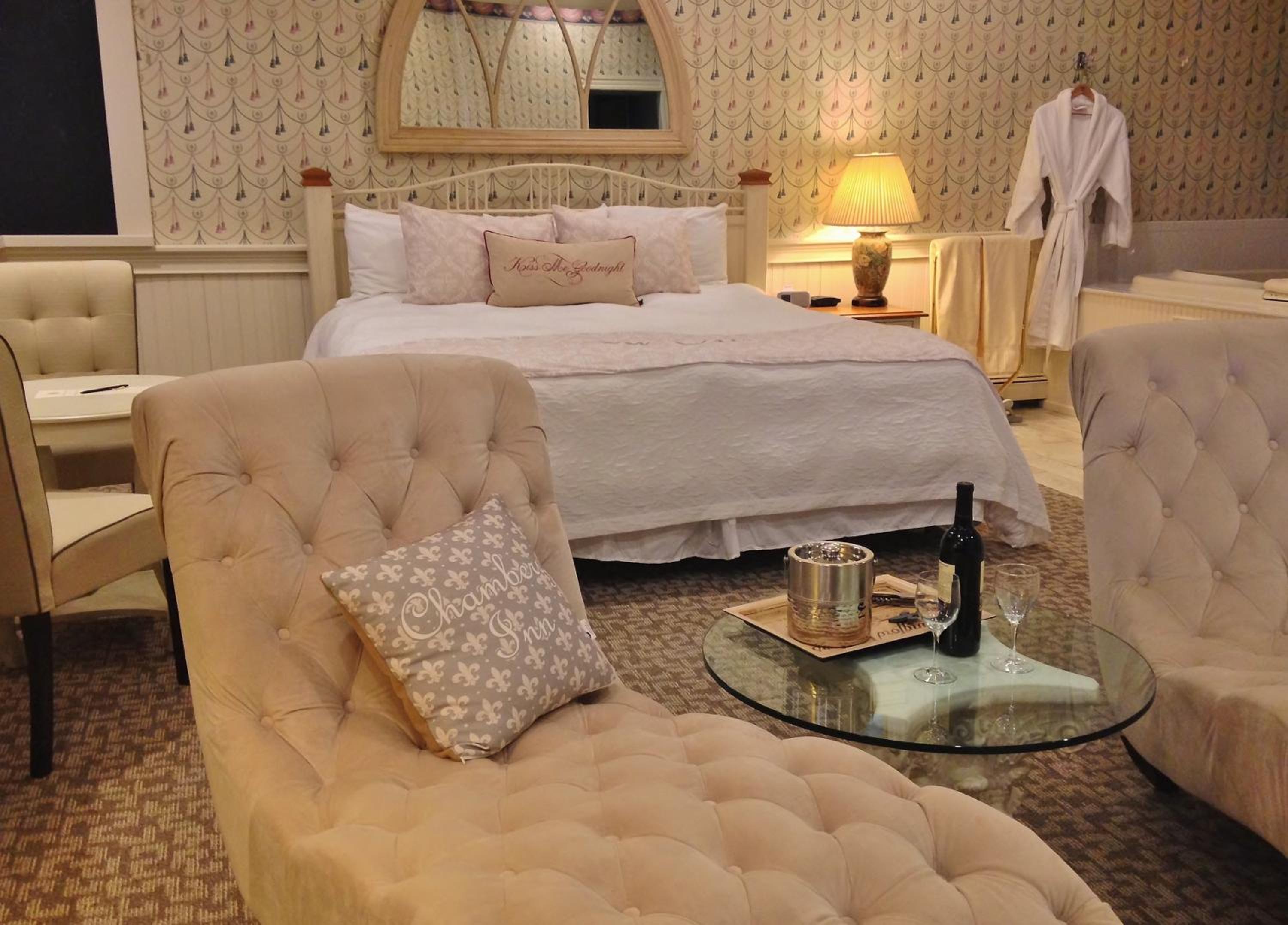 King Suite with Spa Bath photo 3