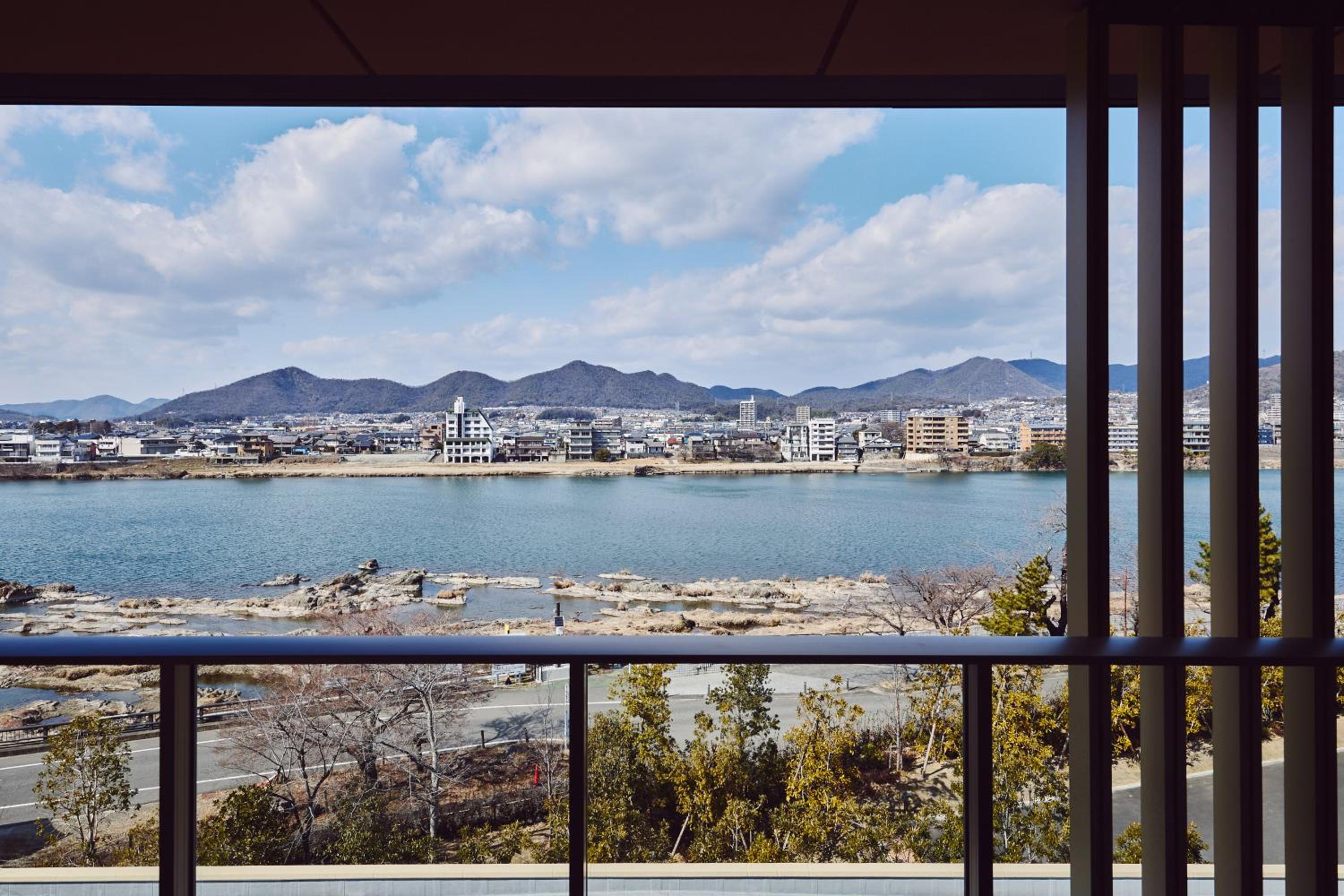 Premium Twin Room with River View - Photo 3