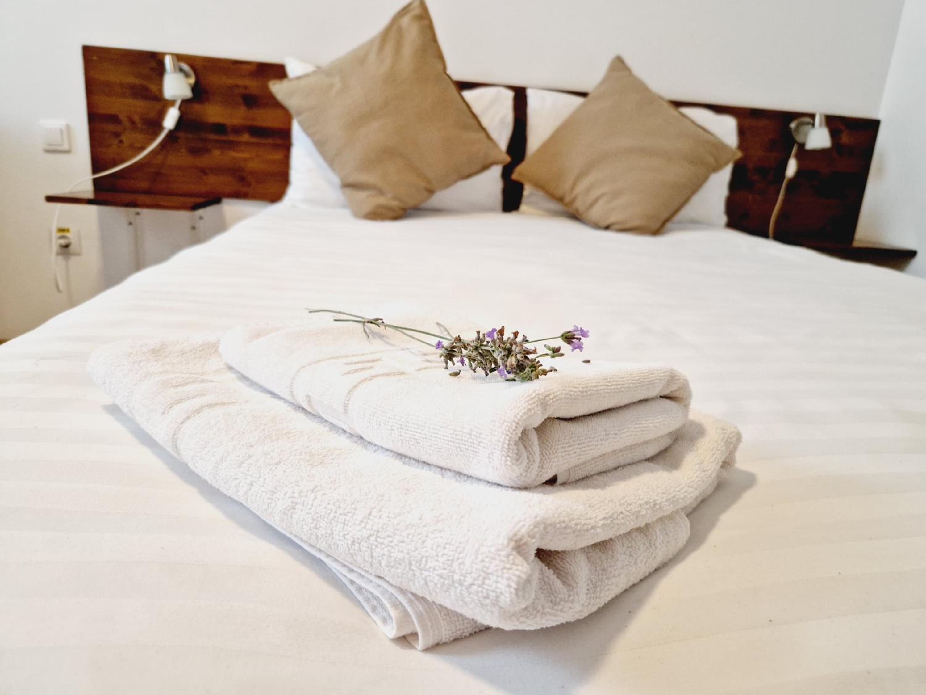 Double Room - Photo 7