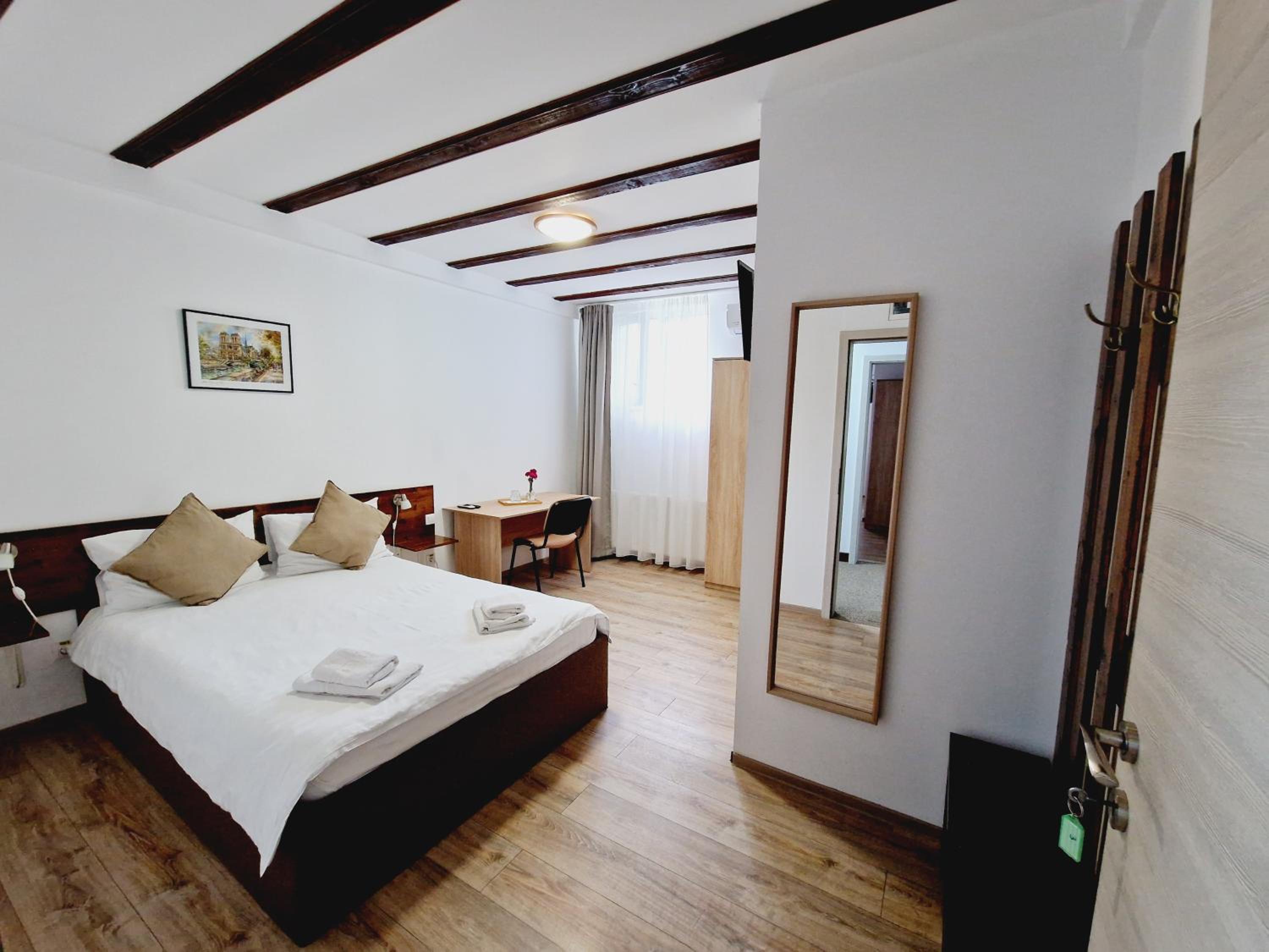 Double Room - Photo 6