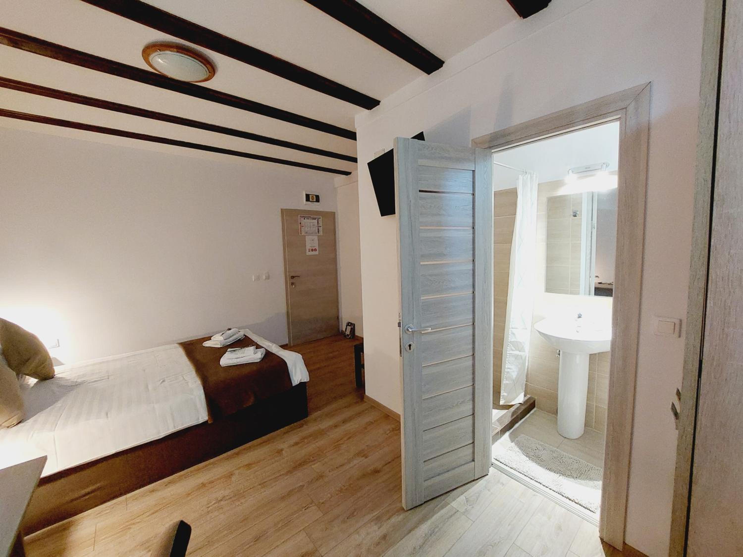 Double Room - Photo 3