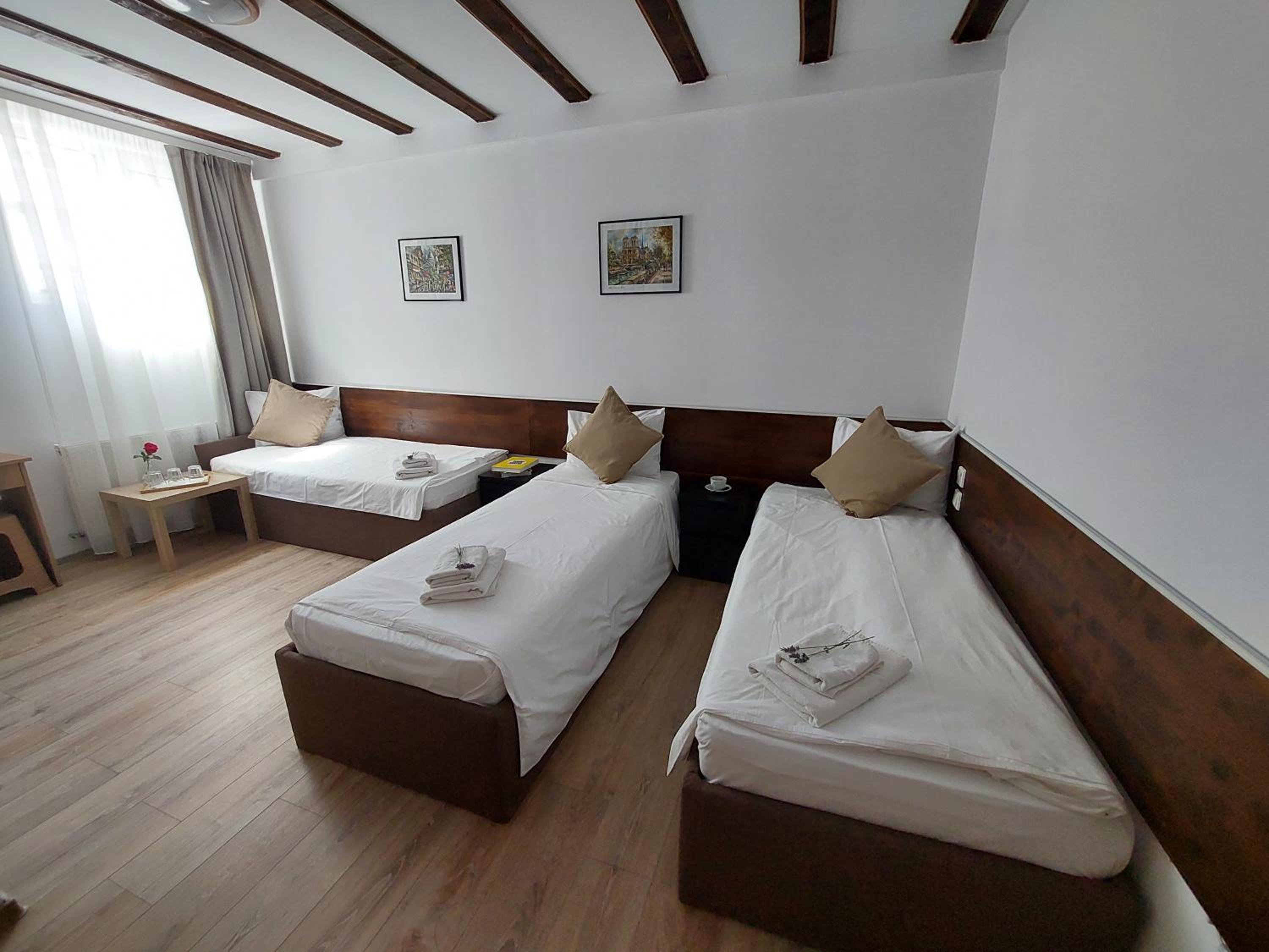 Classic Triple Room - Photo 3