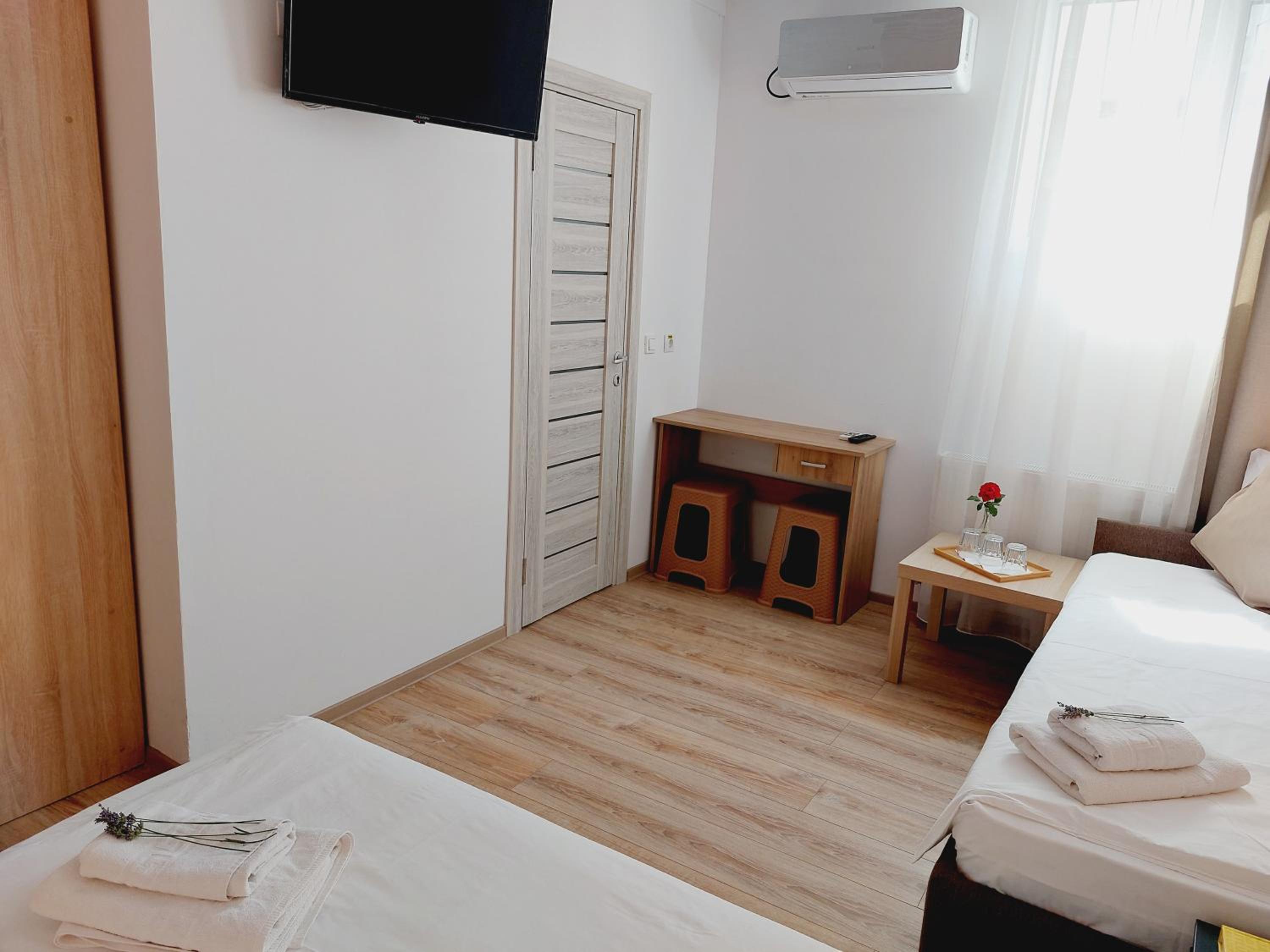 Classic Triple Room - Photo 5