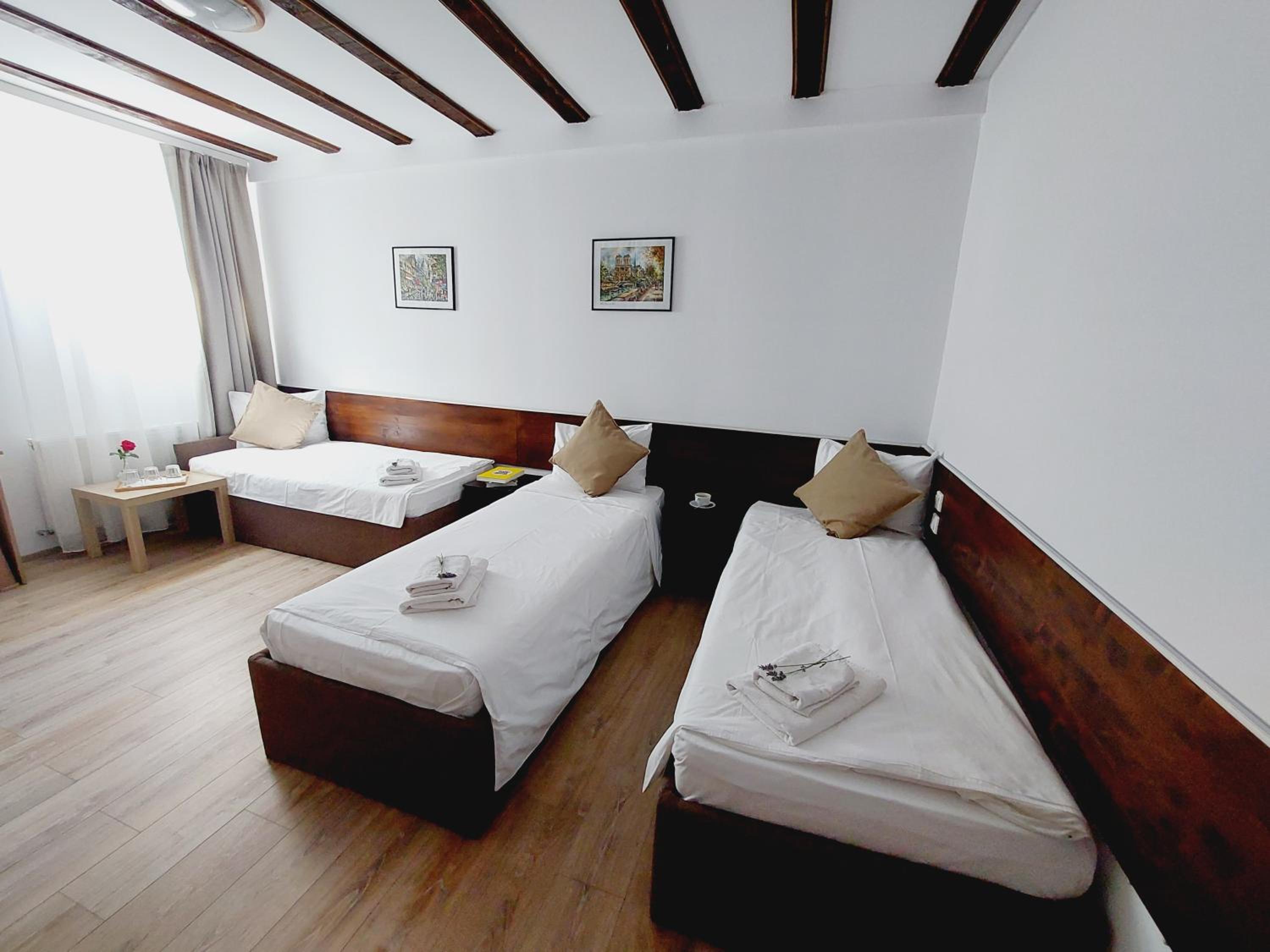 Classic Triple Room - Photo 7