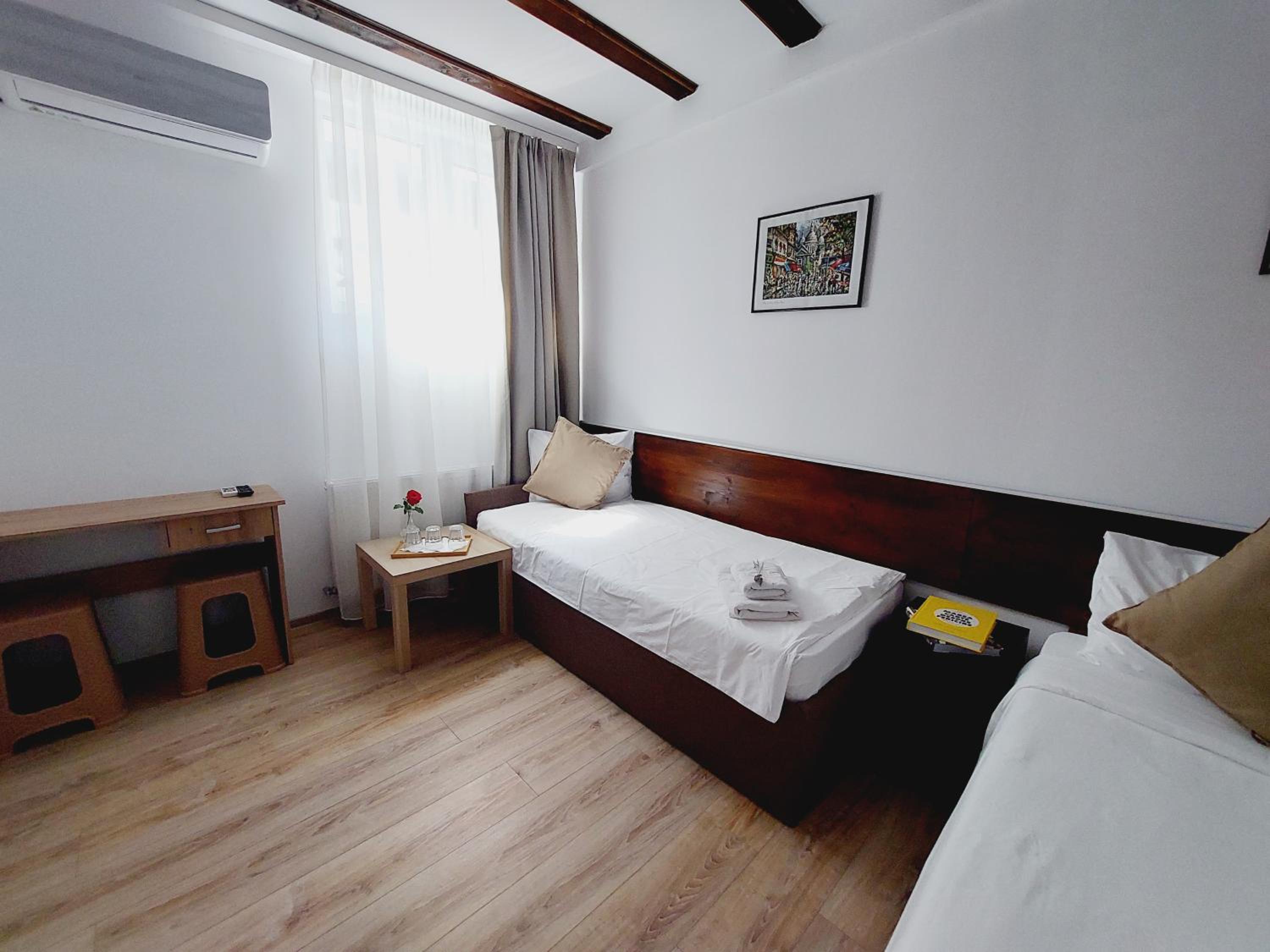 Classic Triple Room - Photo 6