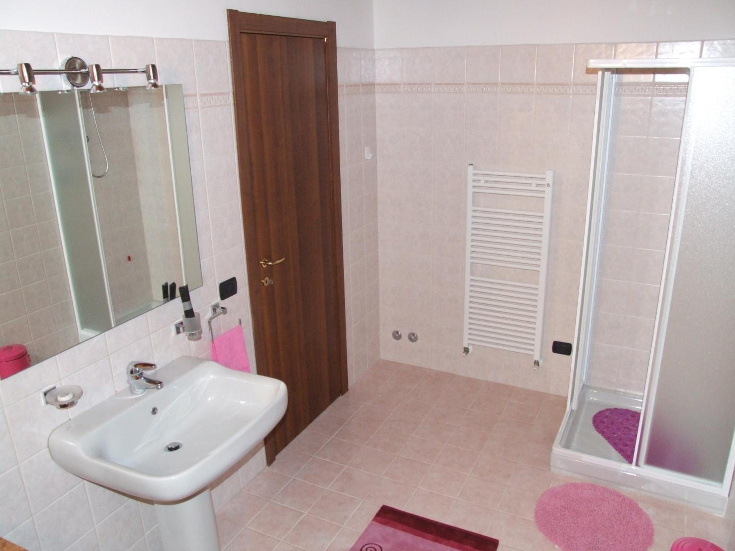 Deluxe Double Room with Shower photo 2