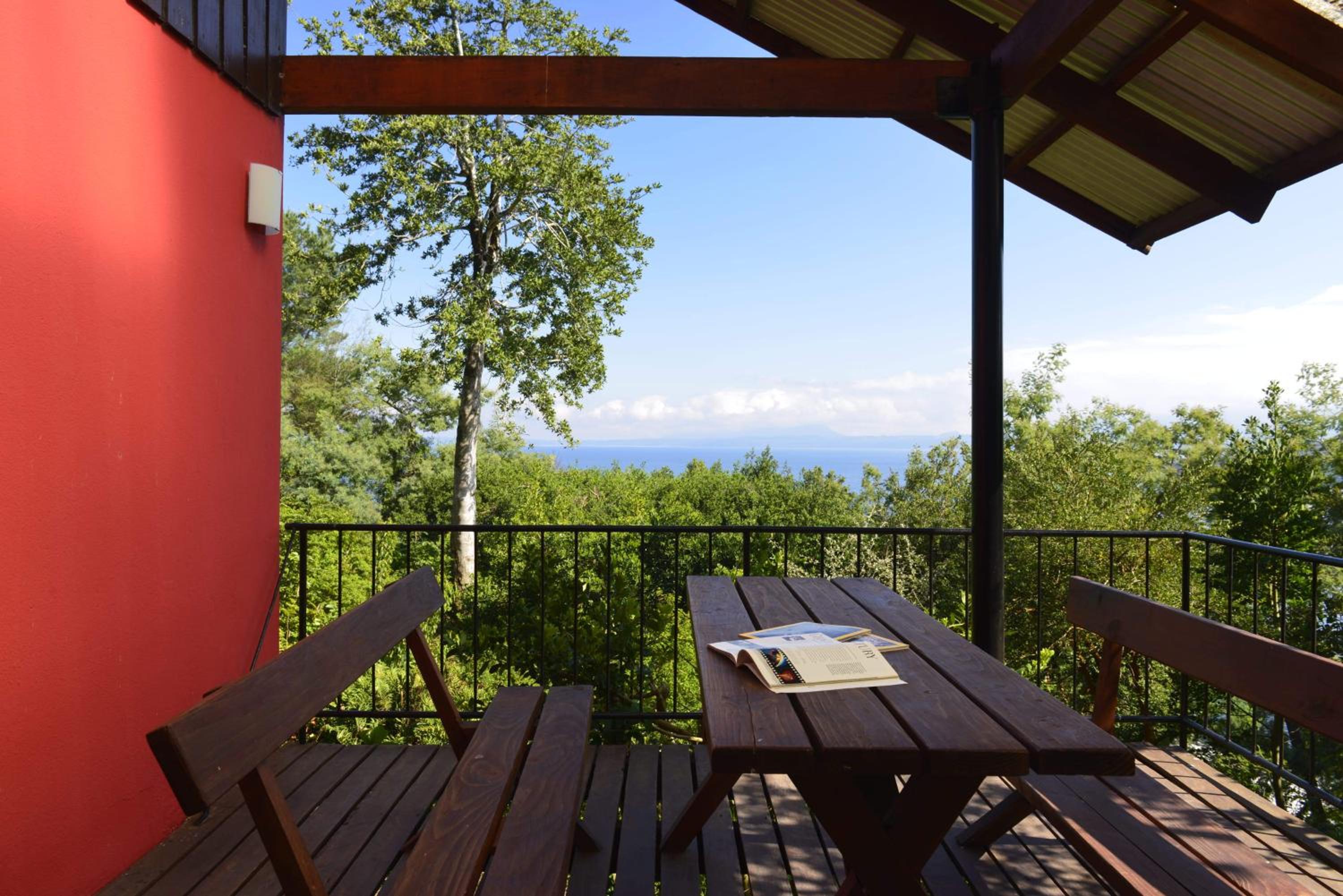 Chalet (6 Adults) photo 2