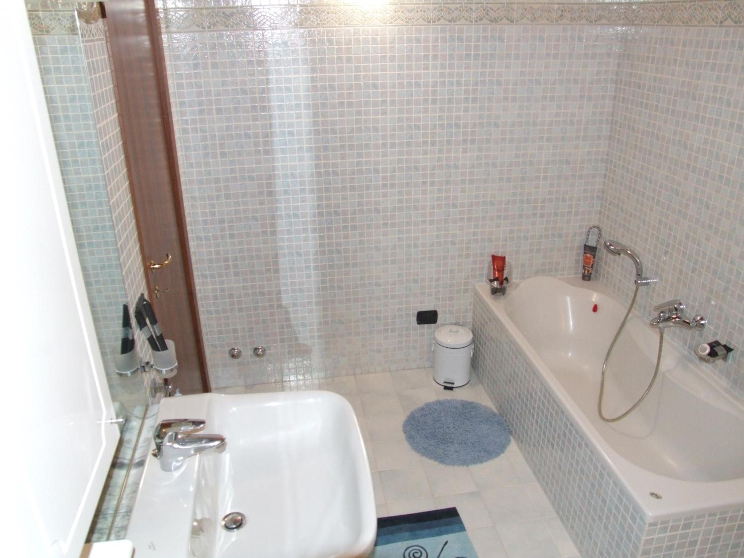 Double Room with Private Bathroom - Photo 5