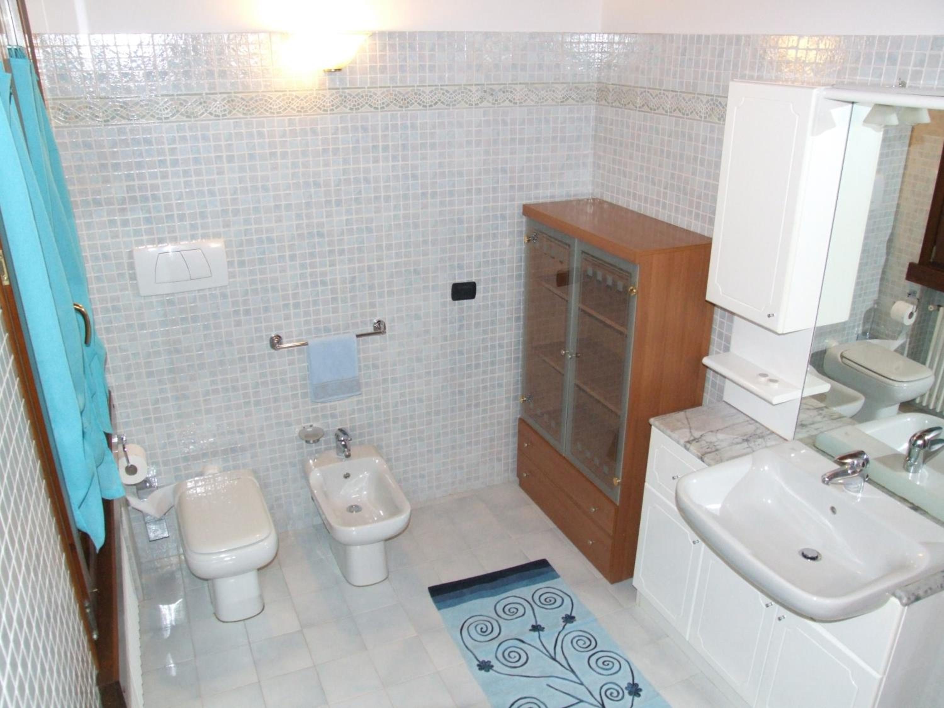 Double Room with Private Bathroom - Photo 4